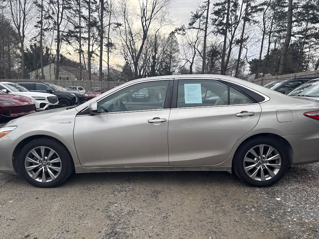 Used 2017 Toyota Camry Hybrid Sedan