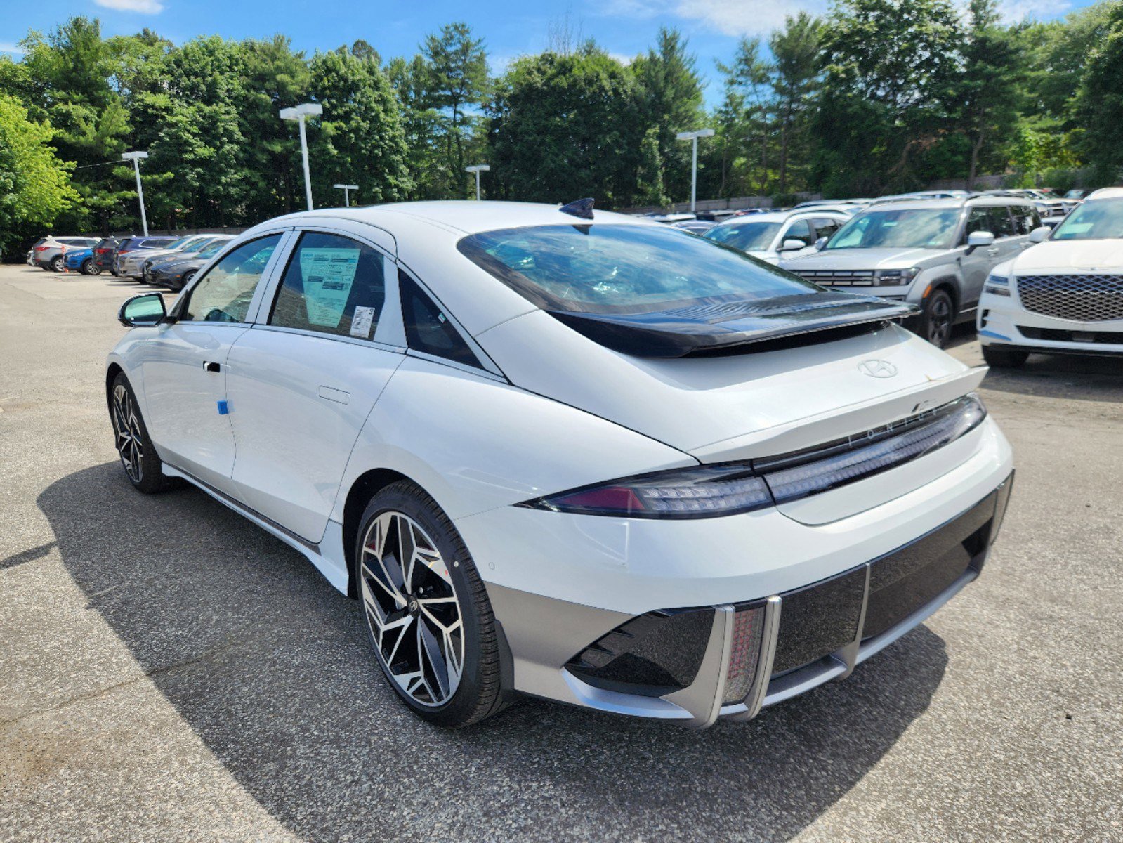 2024 Hyundai Ioniq 6 Limited photo 3