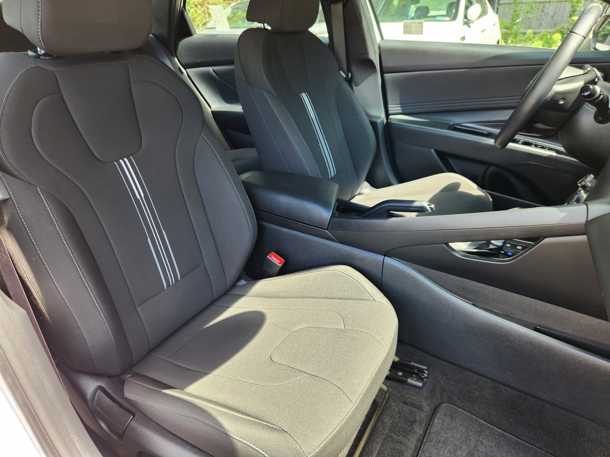 2025 Hyundai Elantra SEL - Photo 14