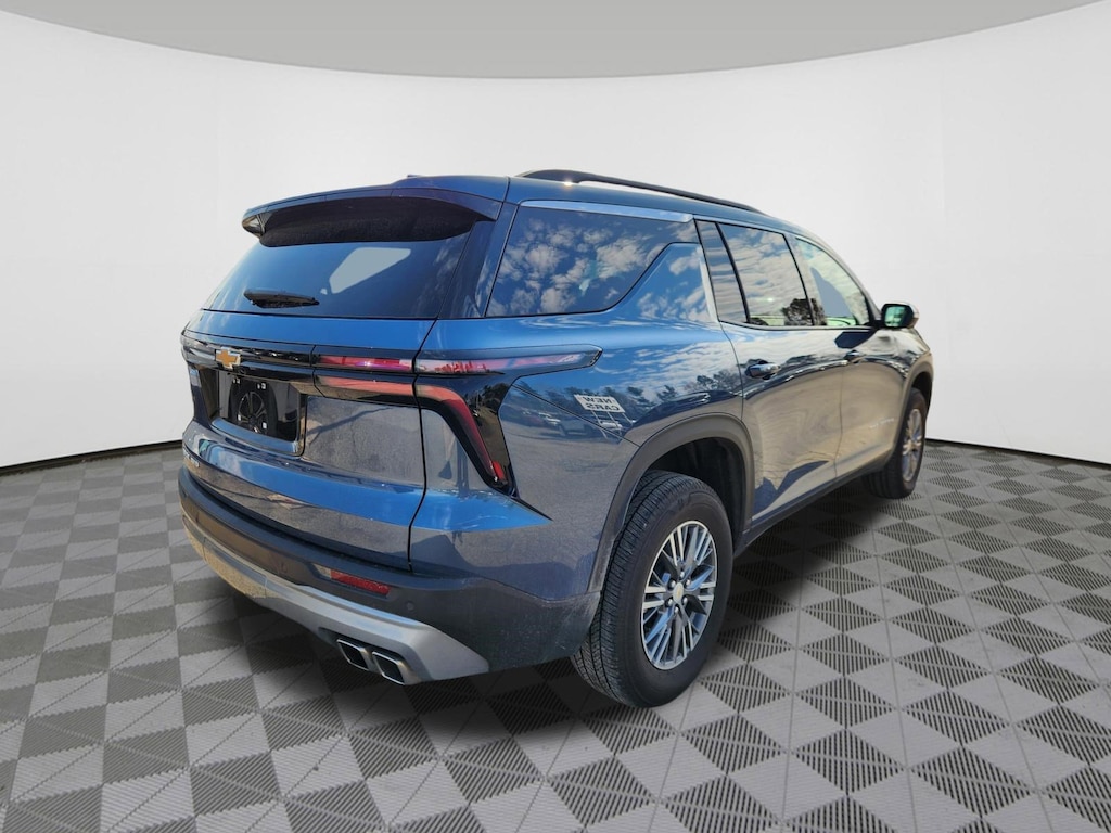 Used 2025 Chevrolet Traverse LT SUV