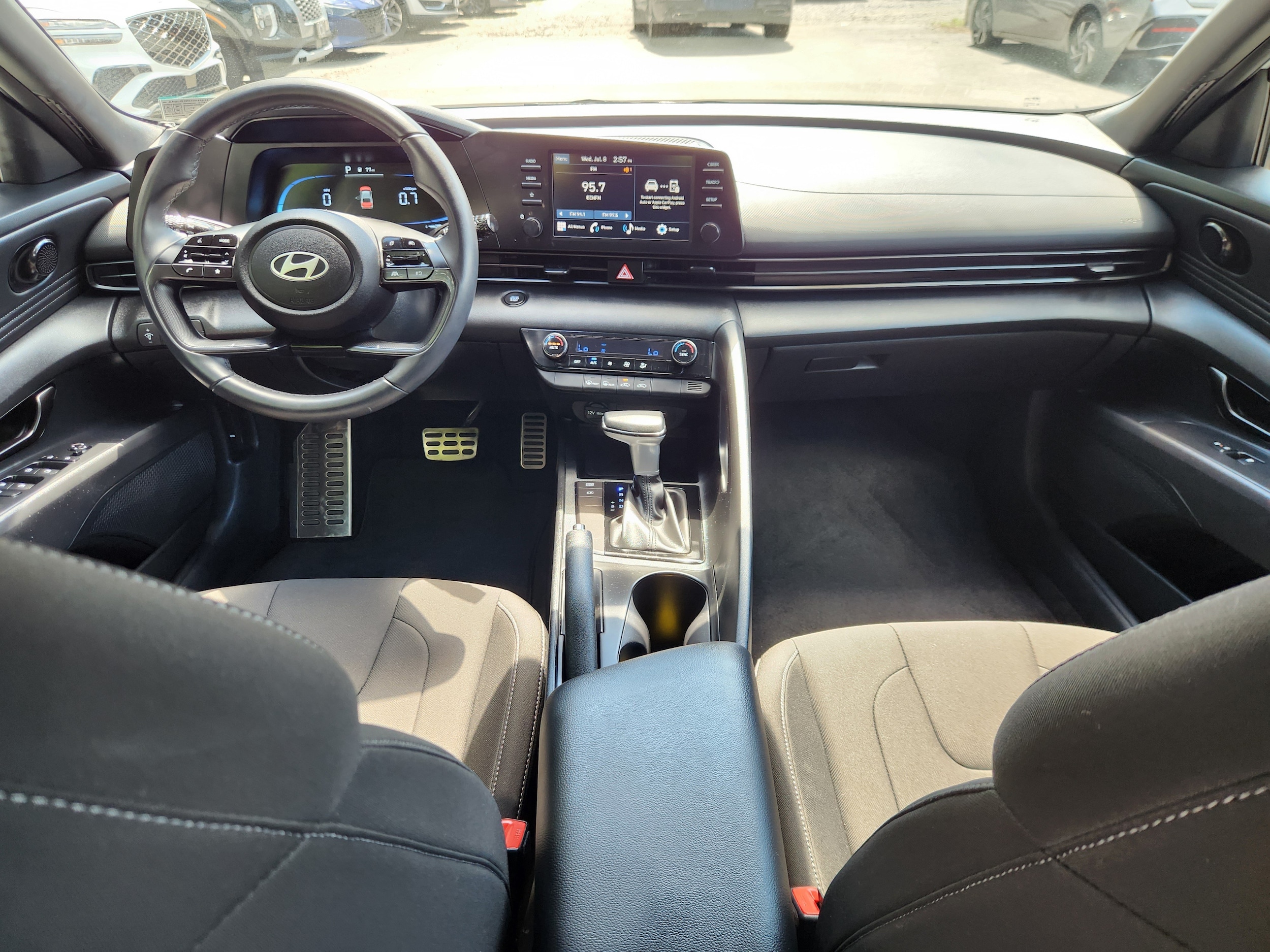 2025 Hyundai Elantra SEL - Photo 8
