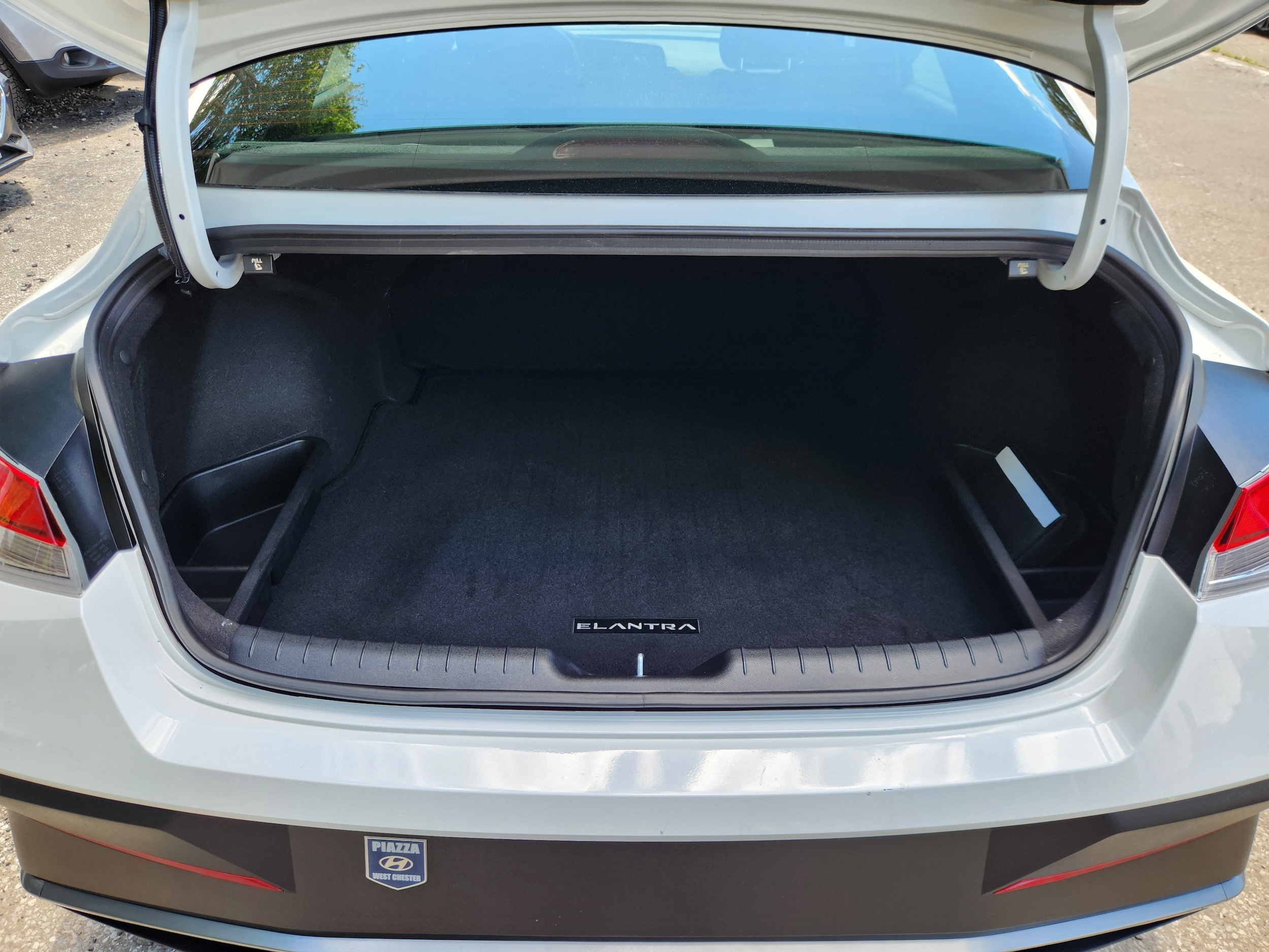2025 Hyundai Elantra SEL - Photo 18
