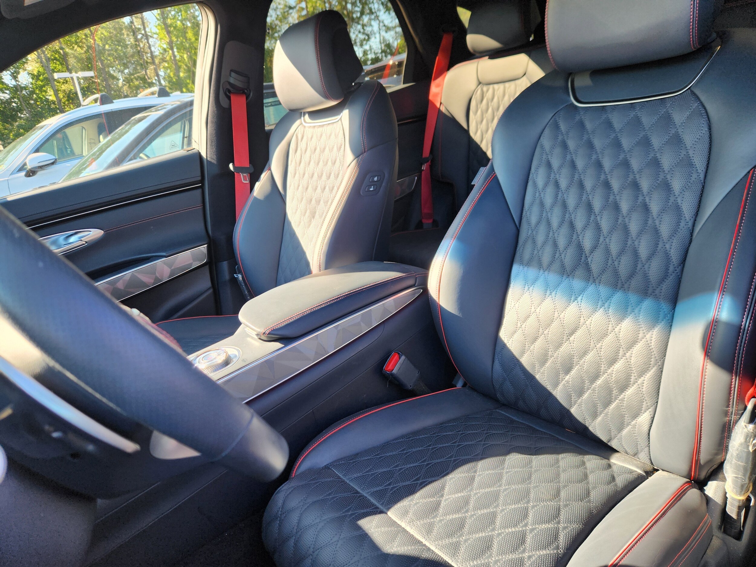 2025 Genesis GV70 3.5T Sport Advanced photo 4