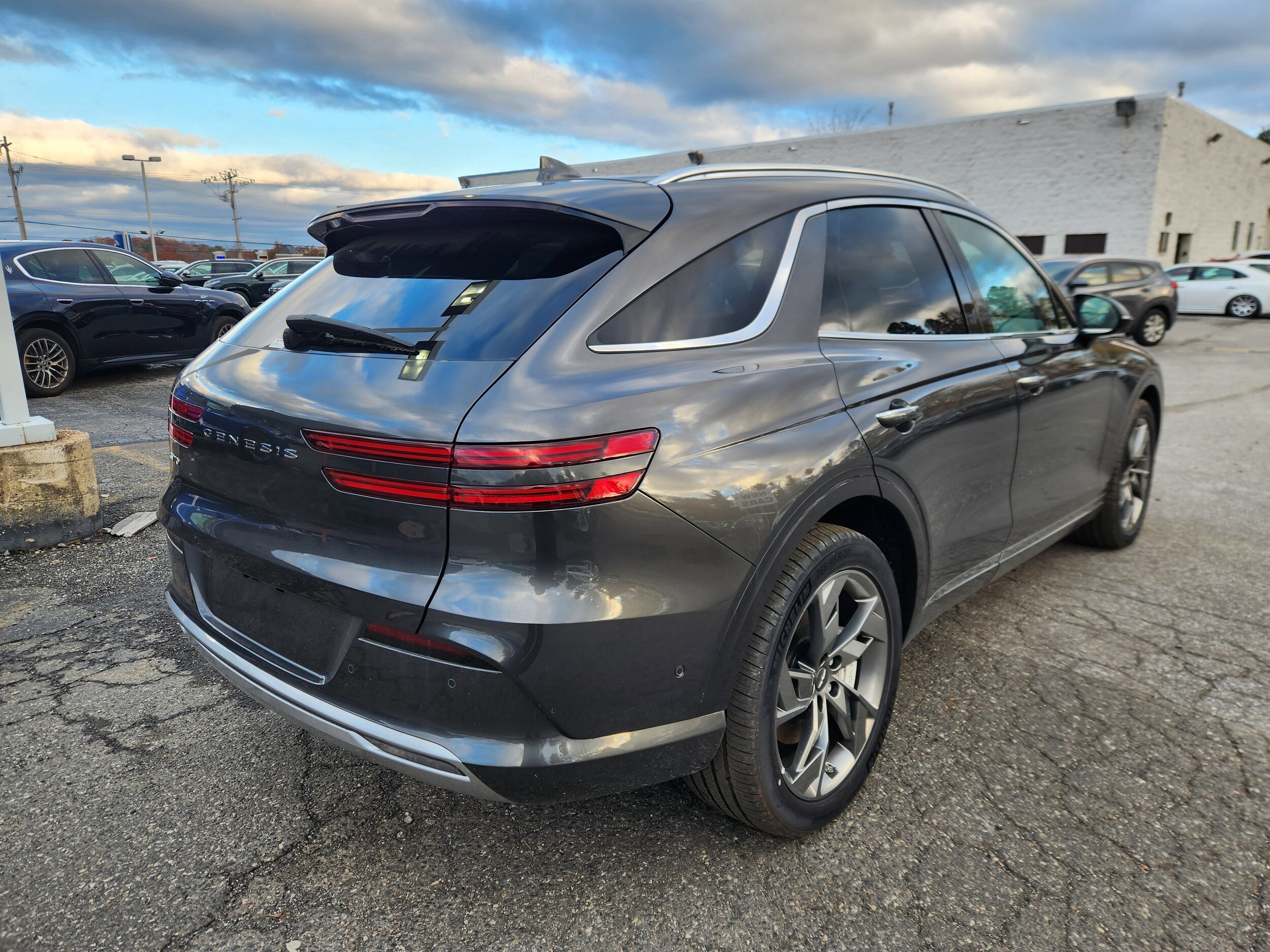 2025 Genesis Electrified GV70 Prestige photo 3