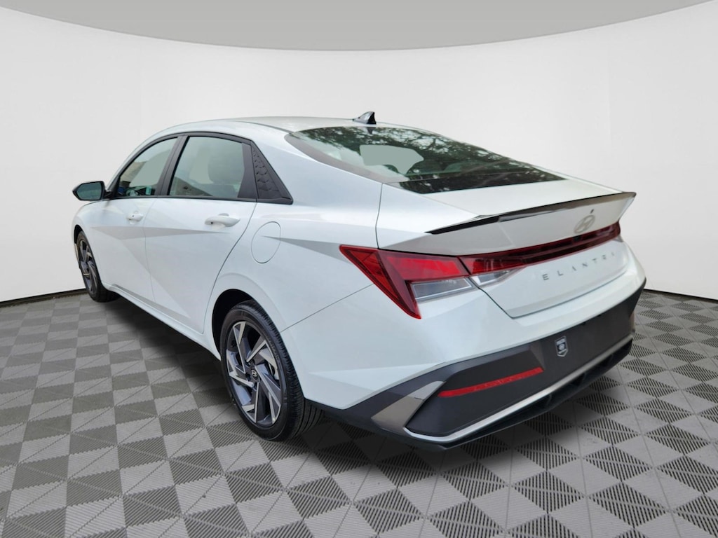 Certified 2025 Hyundai Elantra SEL Sport Sedan