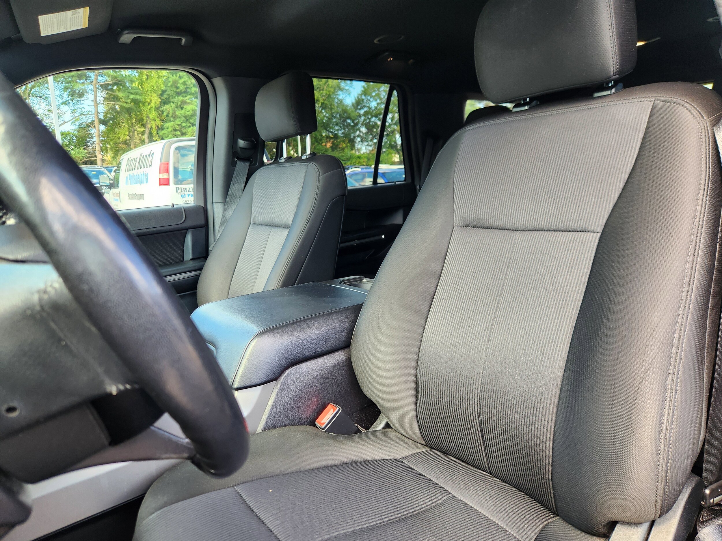 2018 Ford Expedition XLT photo 2