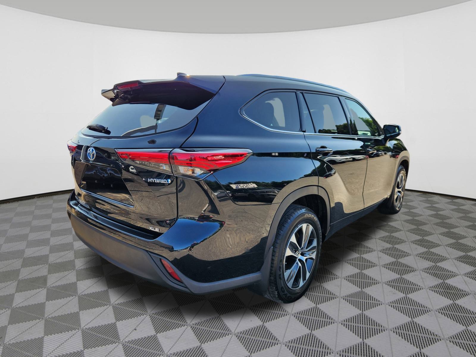 2020 Toyota Highlander Hybrid XLE photo 3