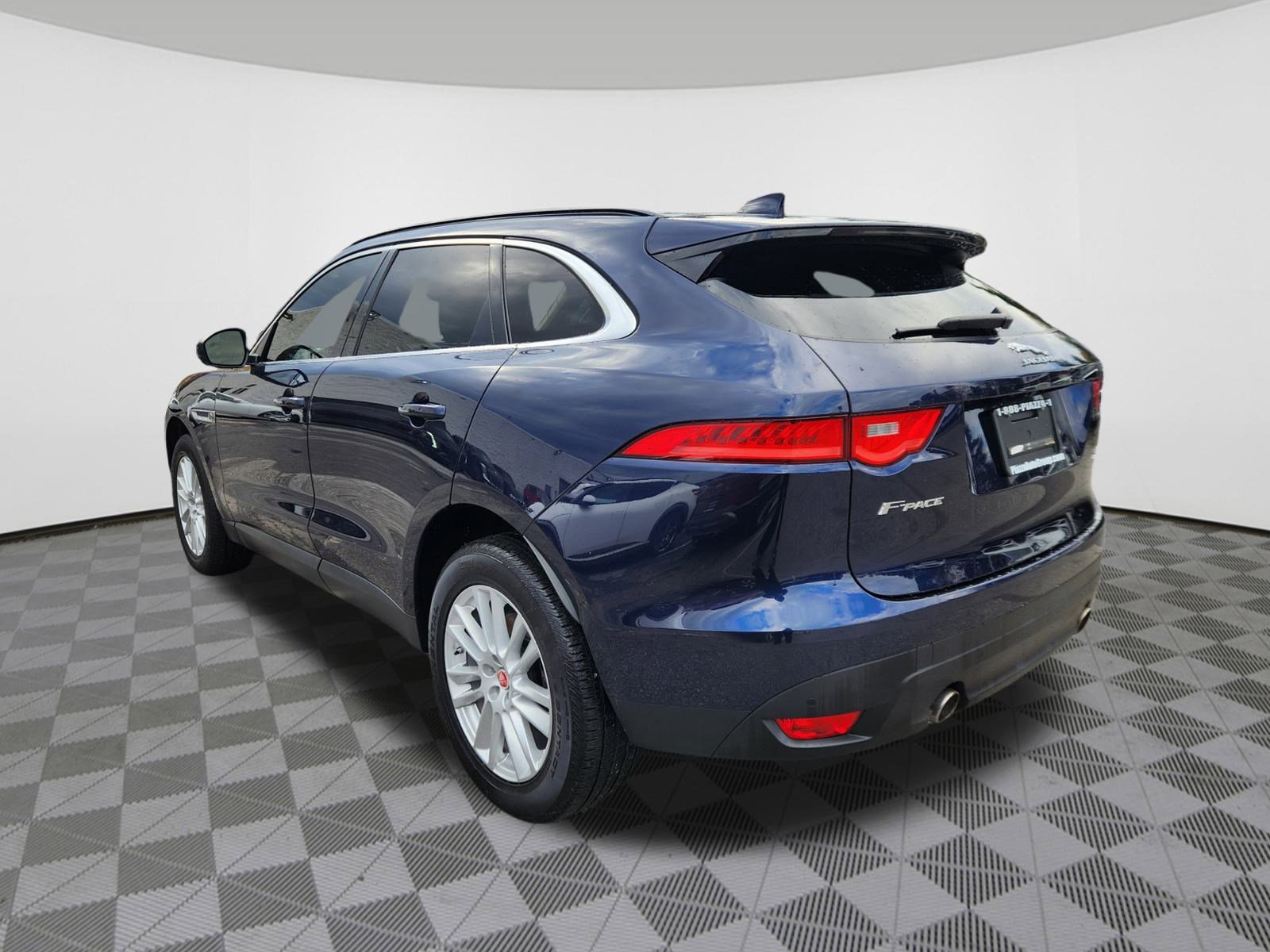 2018 Jaguar F-PACE Prestige photo 3