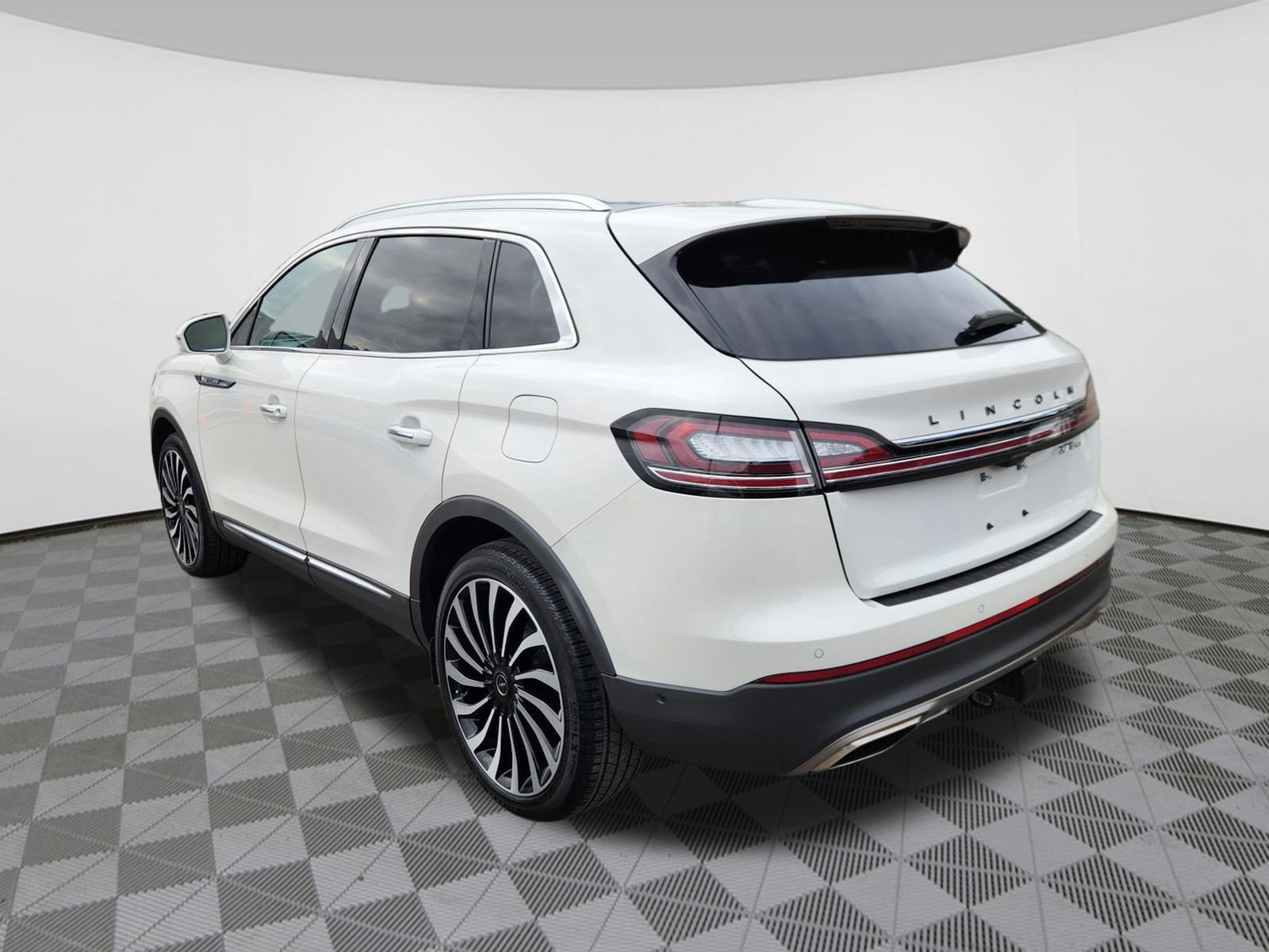 2020 Lincoln Nautilus Black Label photo 2