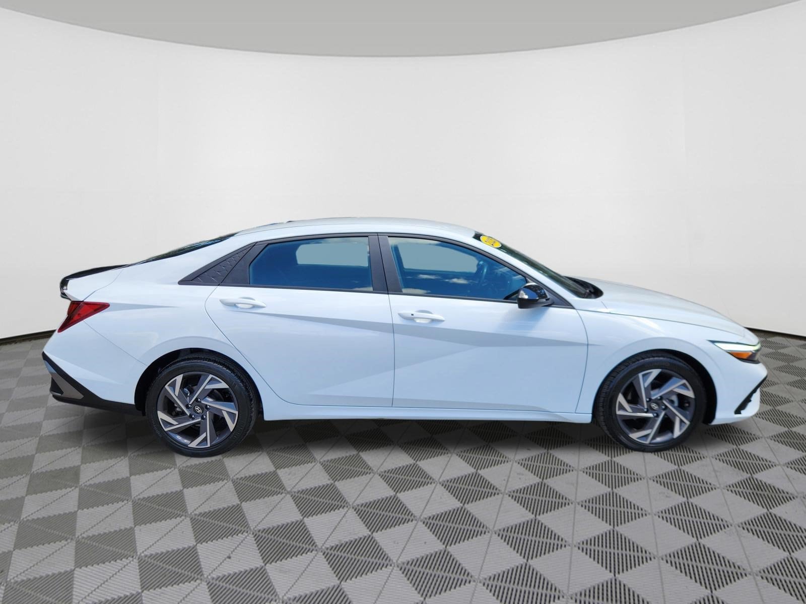 2025 Hyundai Elantra SEL - Photo 6