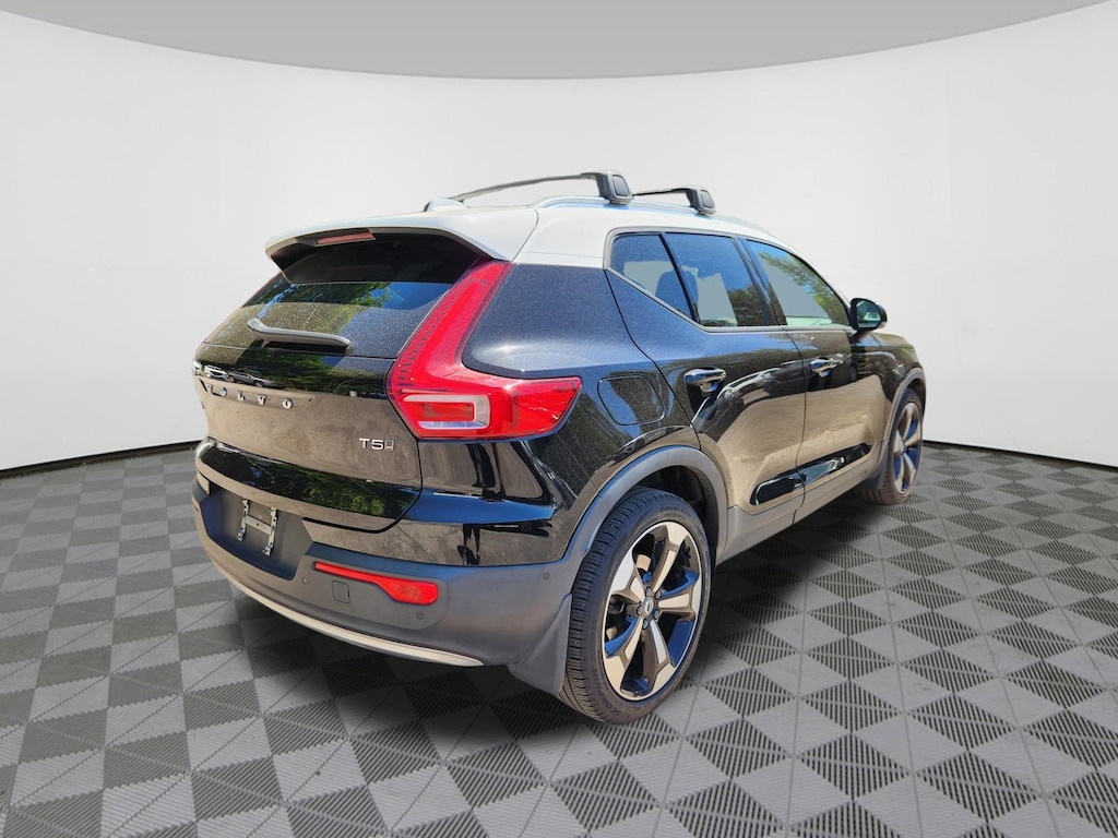 Used 2019 Volvo XC40 T5 Momentum SUV