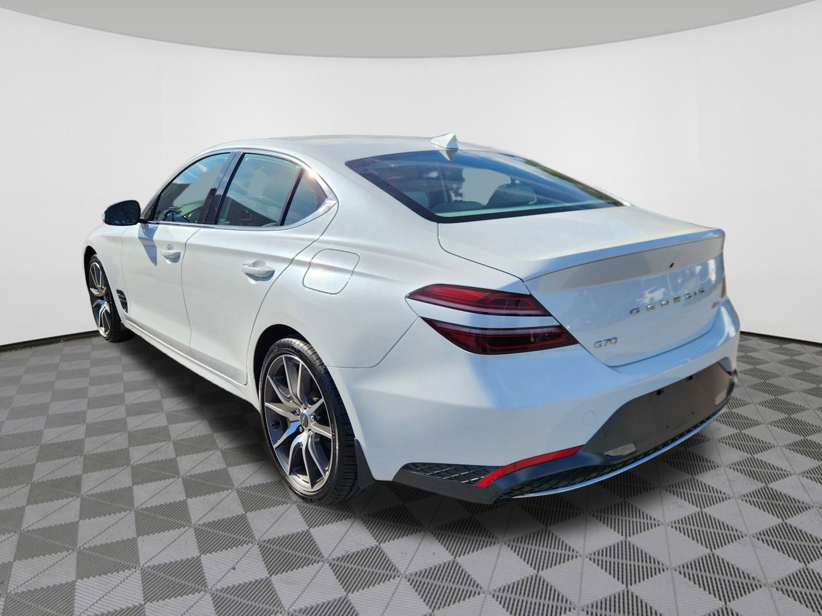 2023 Genesis G70 2.0T photo 3
