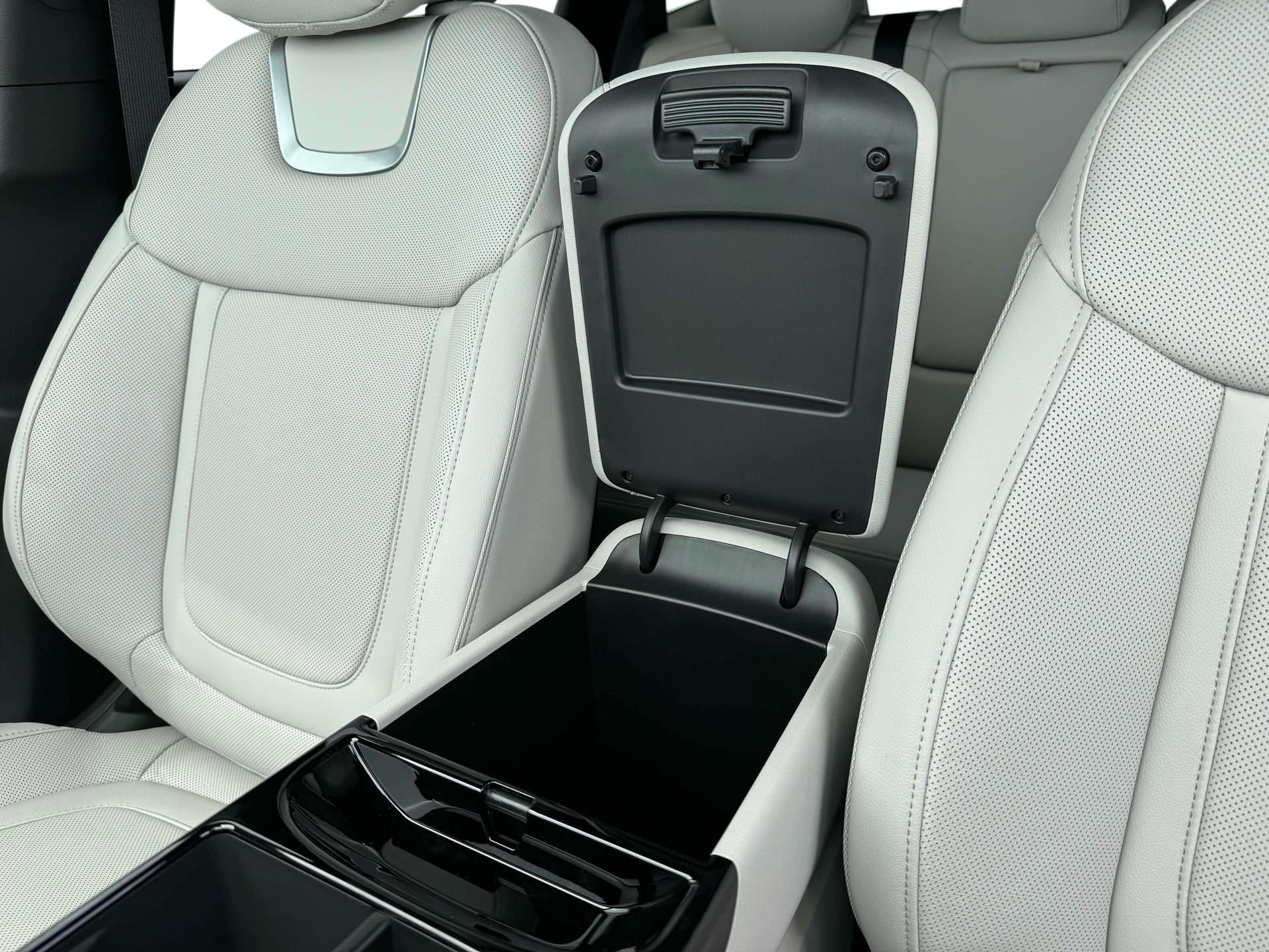 2025 Hyundai Tucson Limited - Photo 18