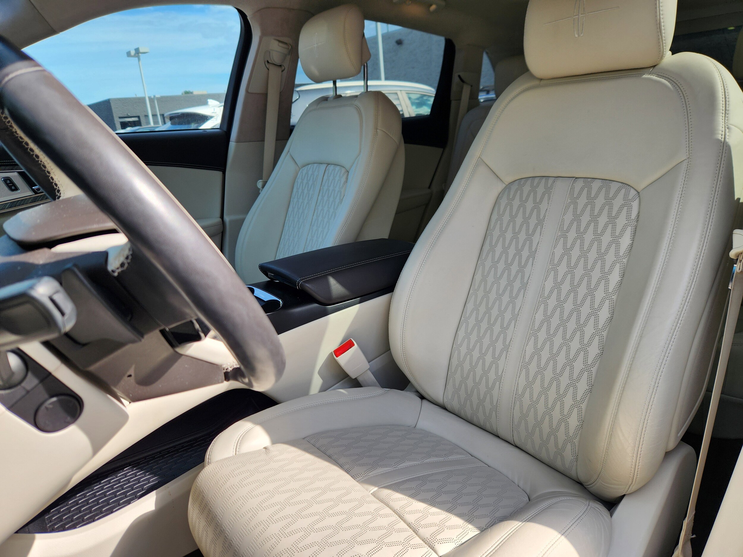 2020 Lincoln Nautilus Black Label photo 2