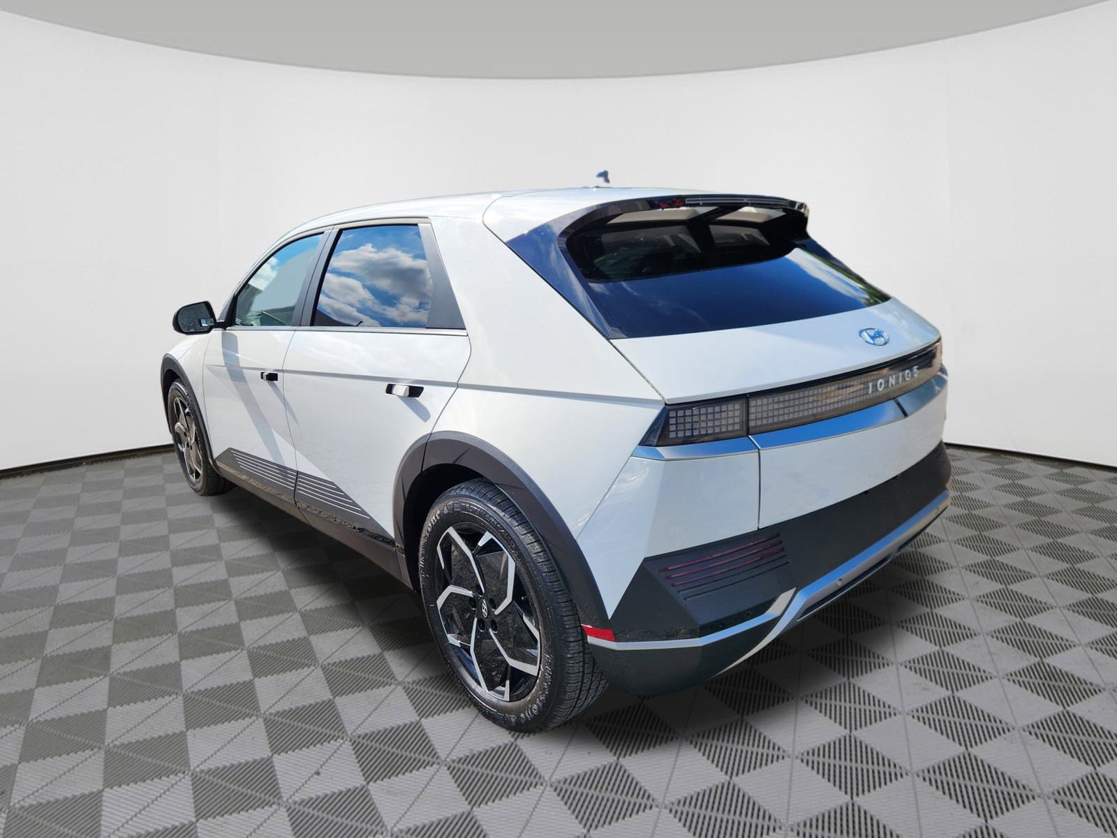 2022 Hyundai Ioniq 5 SEL photo 3
