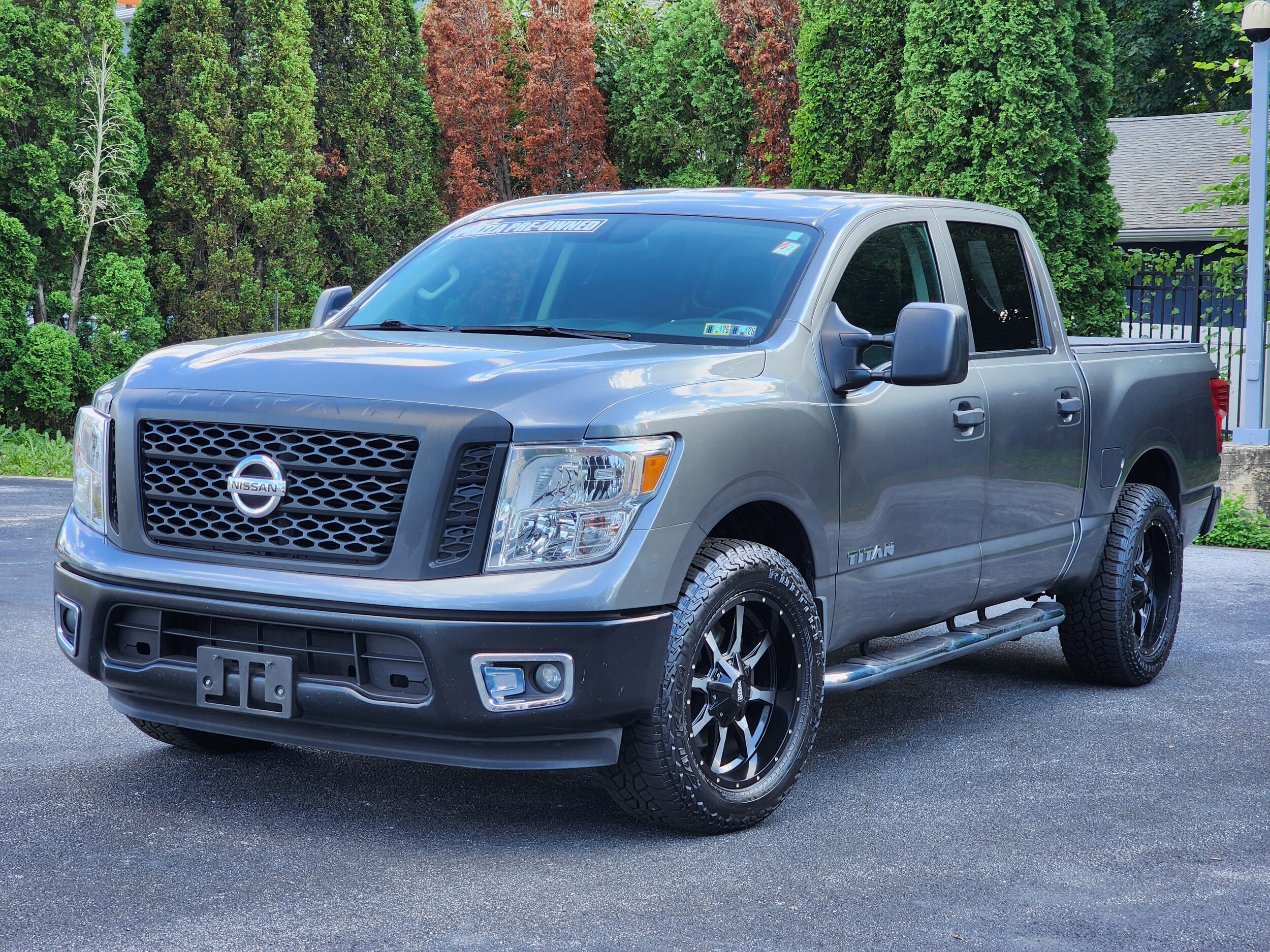 2018 Nissan Titan Crew Cab S photo 3
