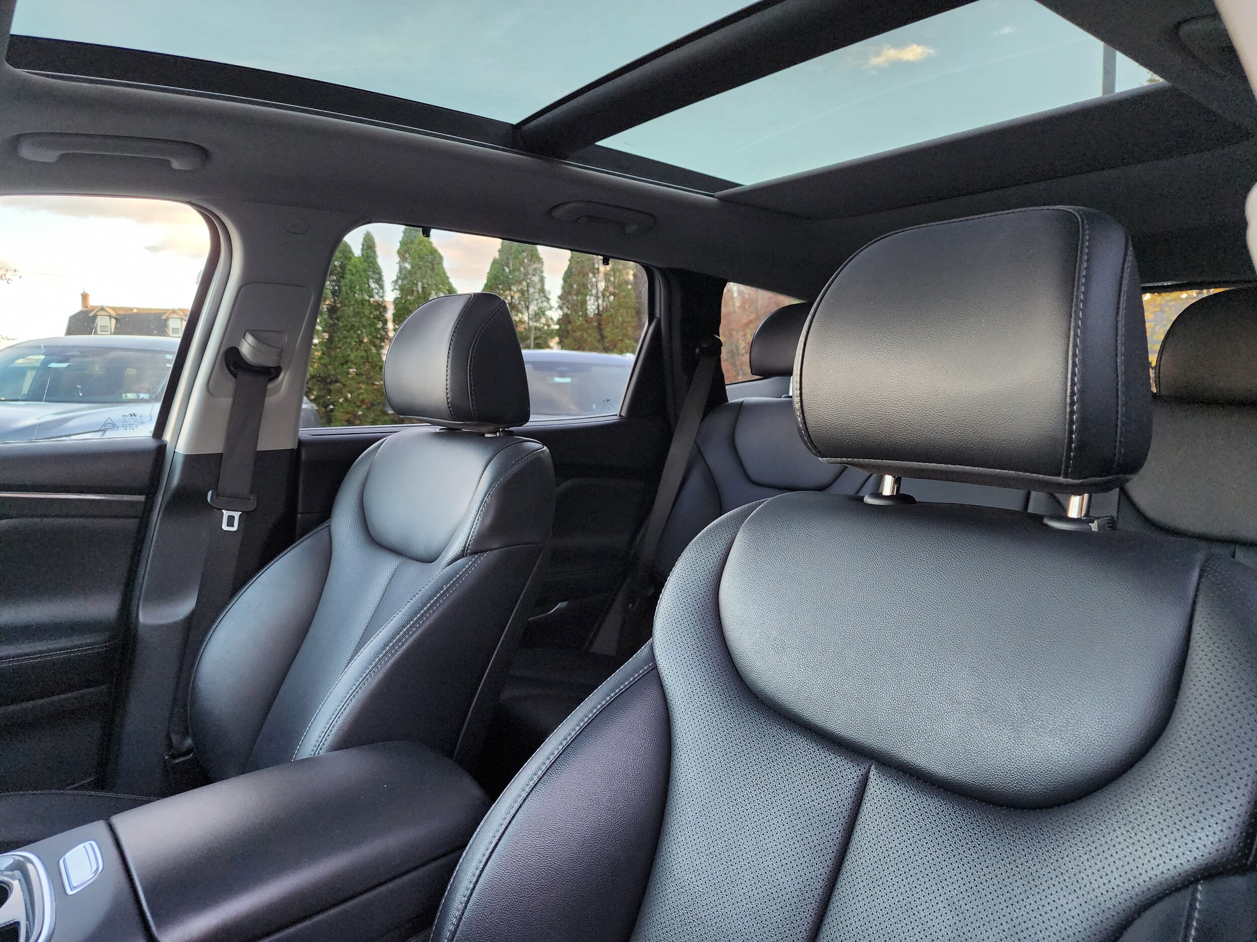 2023 Hyundai Santa Fe SEL Premium photo 2