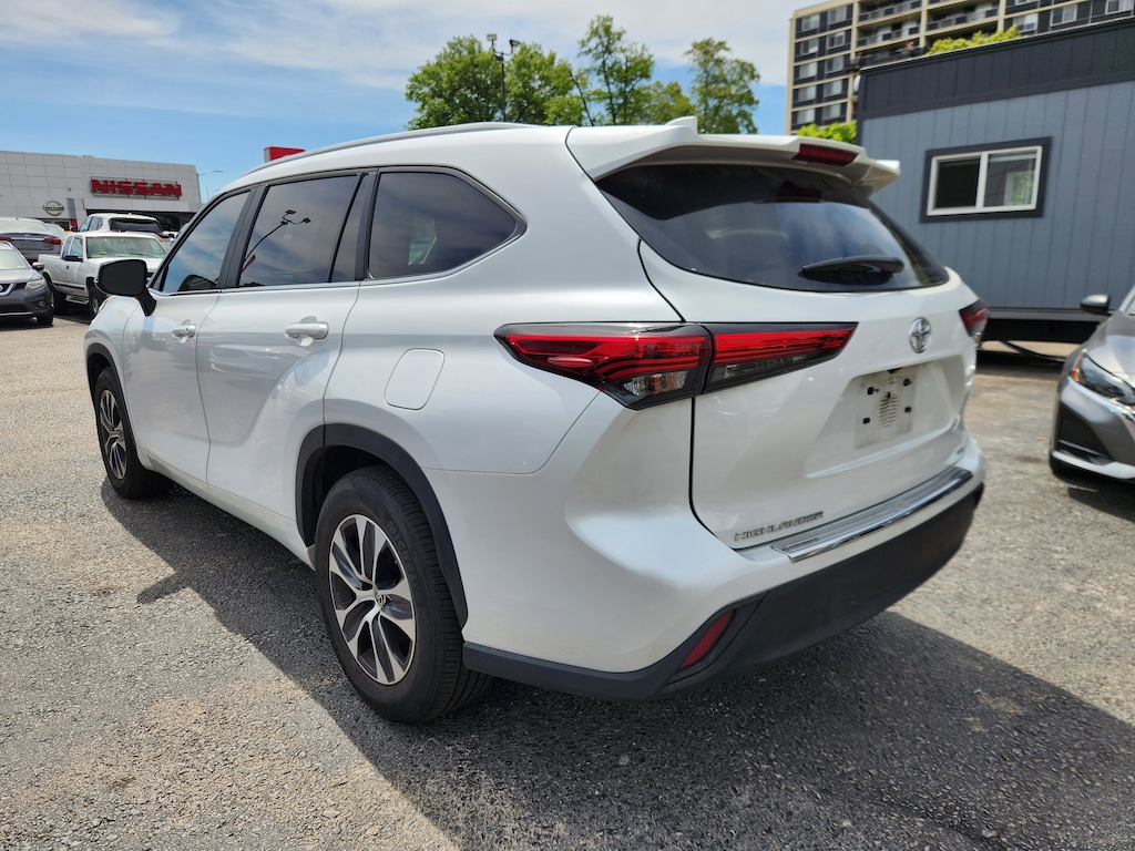 Used 2023 Toyota Highlander XLE XLE FWD