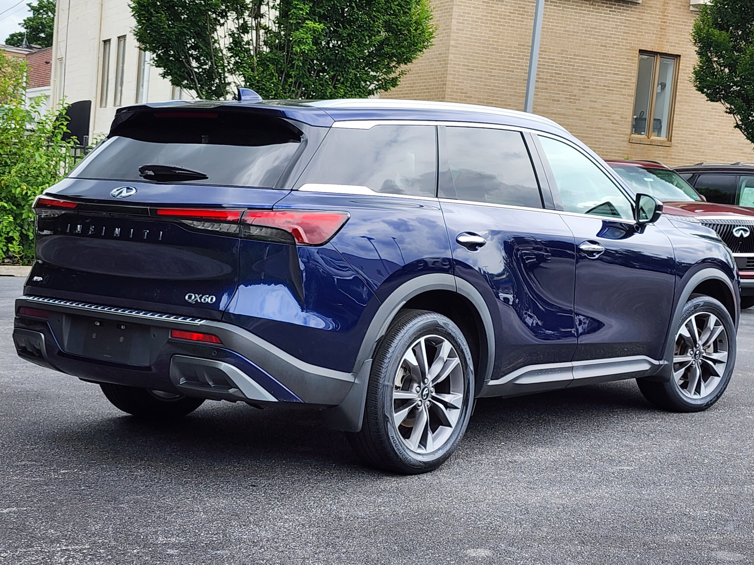 2022 Infiniti QX60 Luxe AWD photo 3