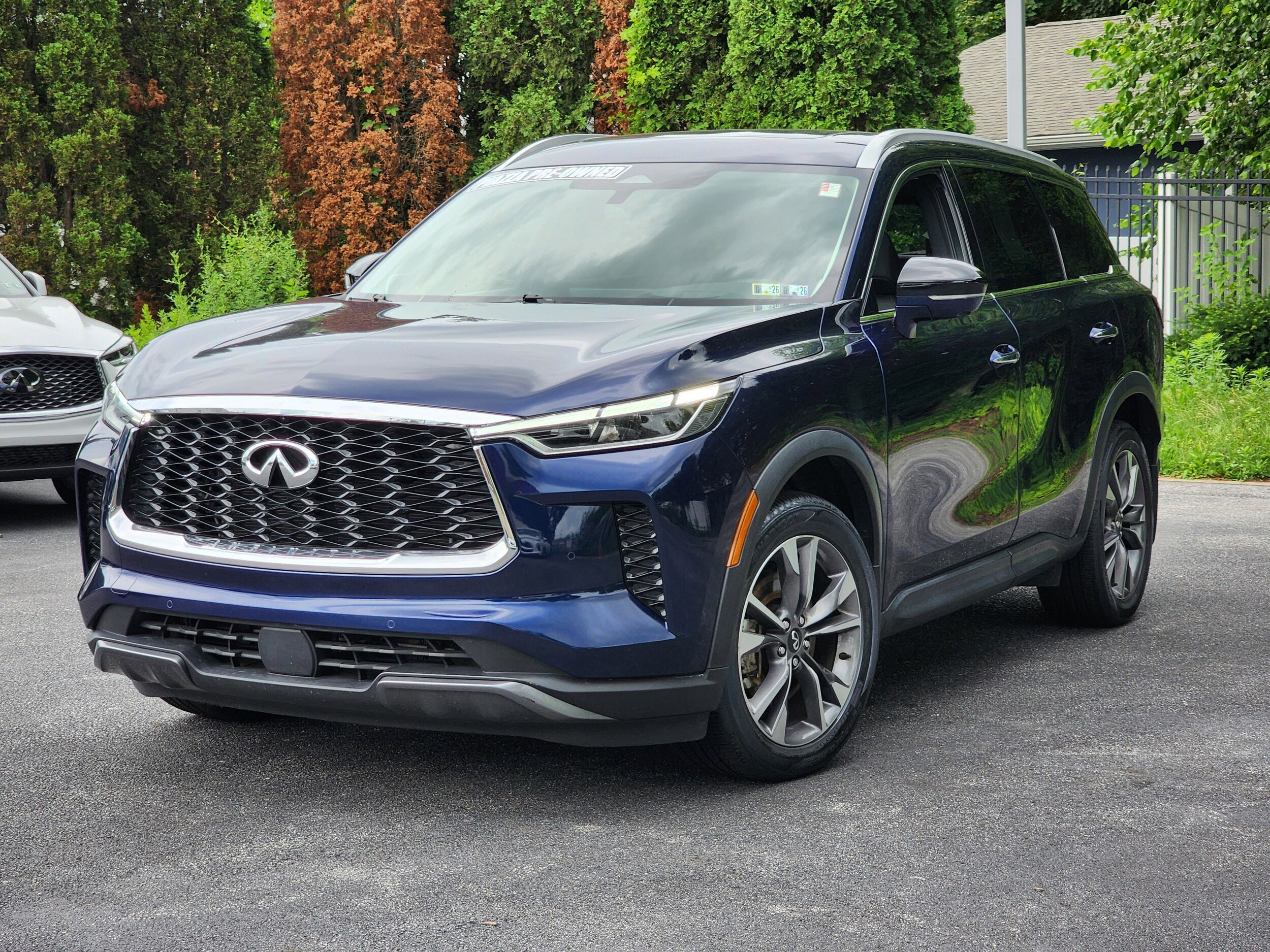 2022 Infiniti QX60 Luxe AWD photo 2