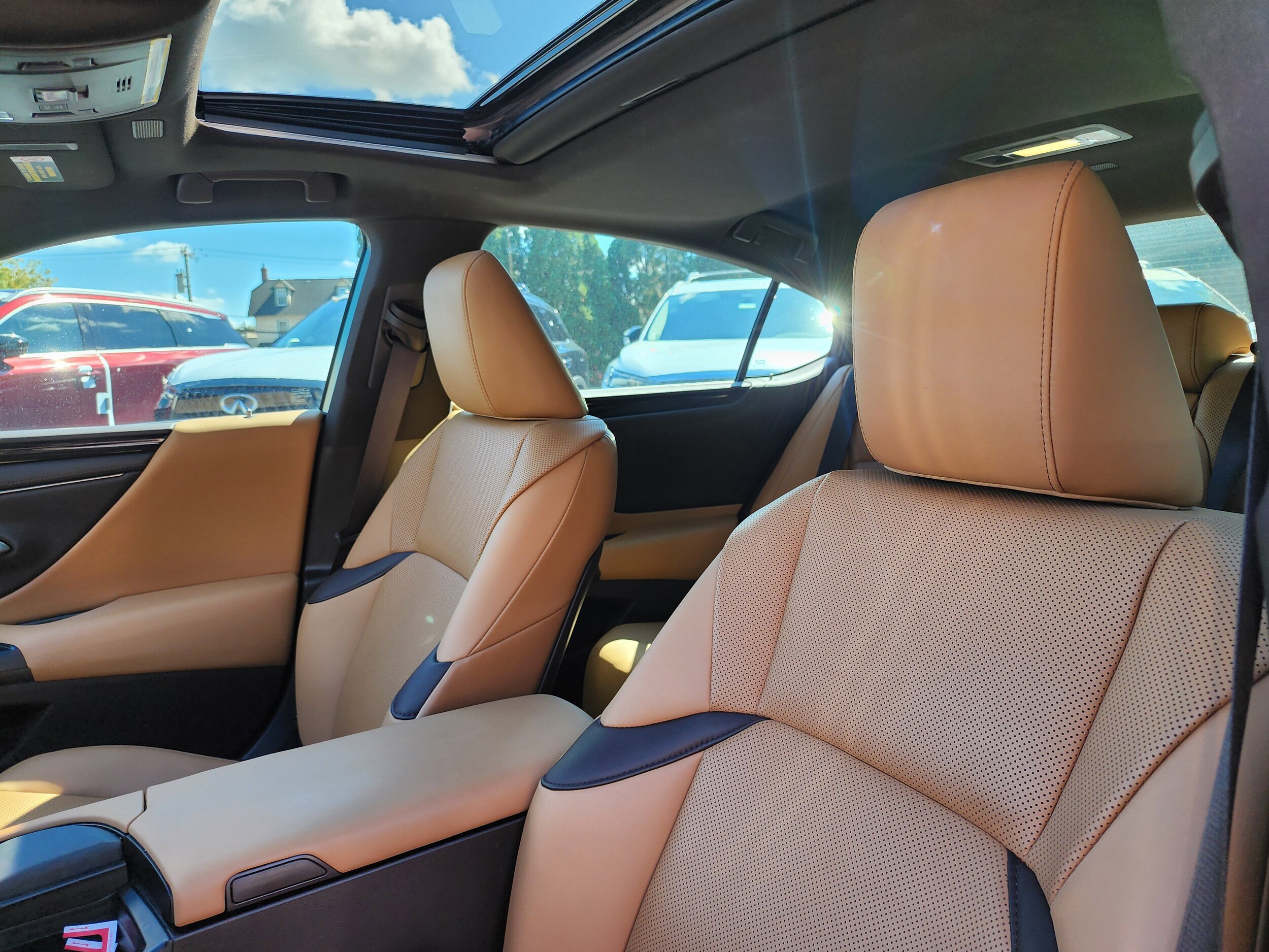 2021 Lexus ES 250 AWD photo 2