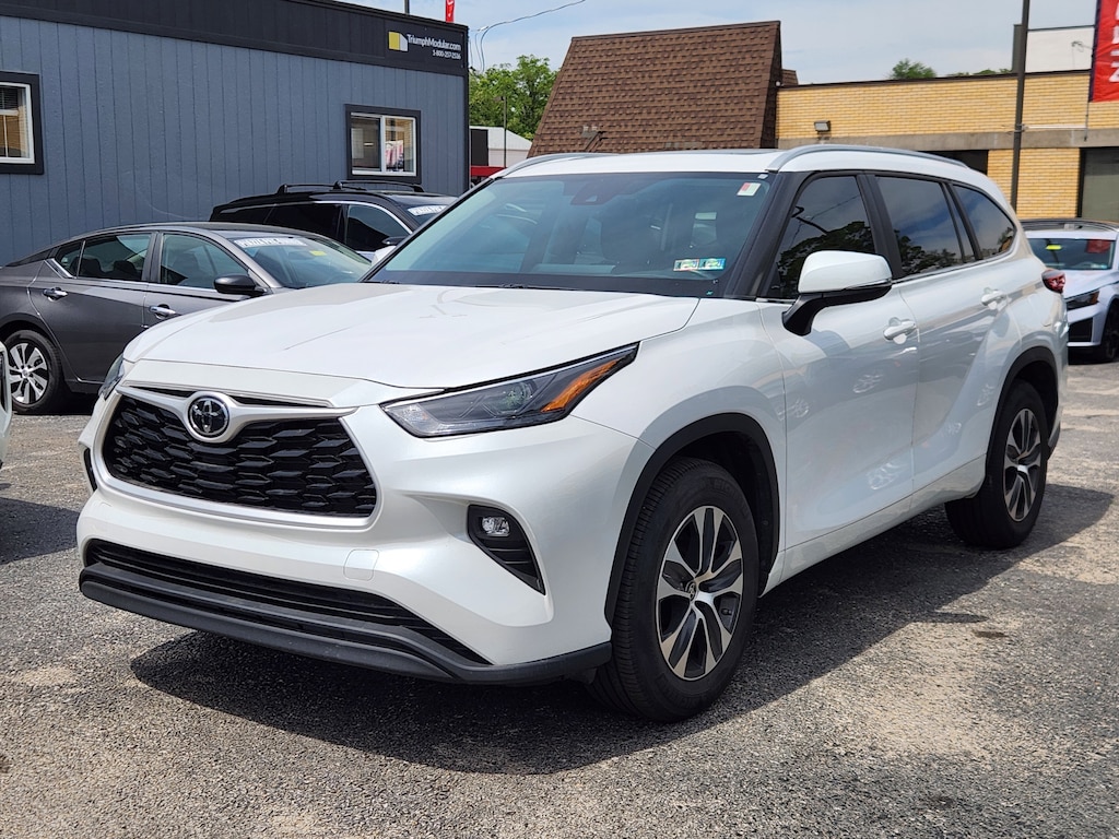 Used 2023 Toyota Highlander XLE XLE FWD