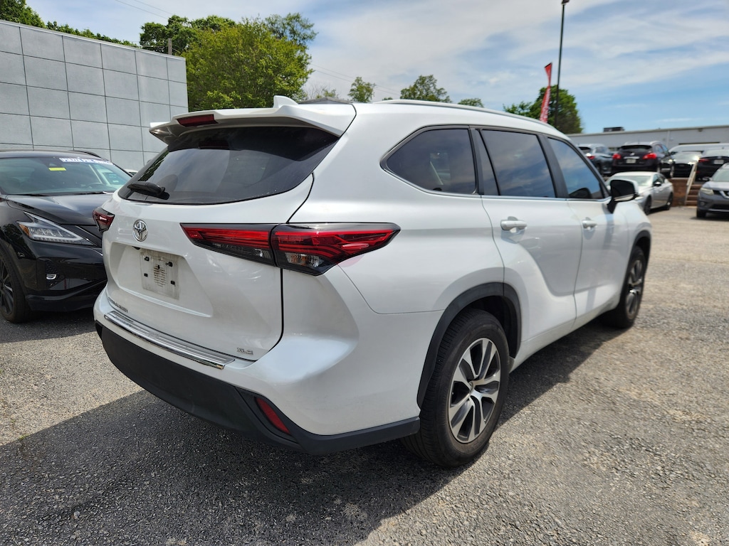 Used 2023 Toyota Highlander XLE XLE FWD