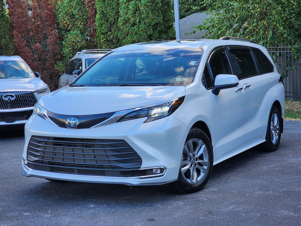 Used 2024 Toyota Sienna XLE XLE AWD 7-Passenger