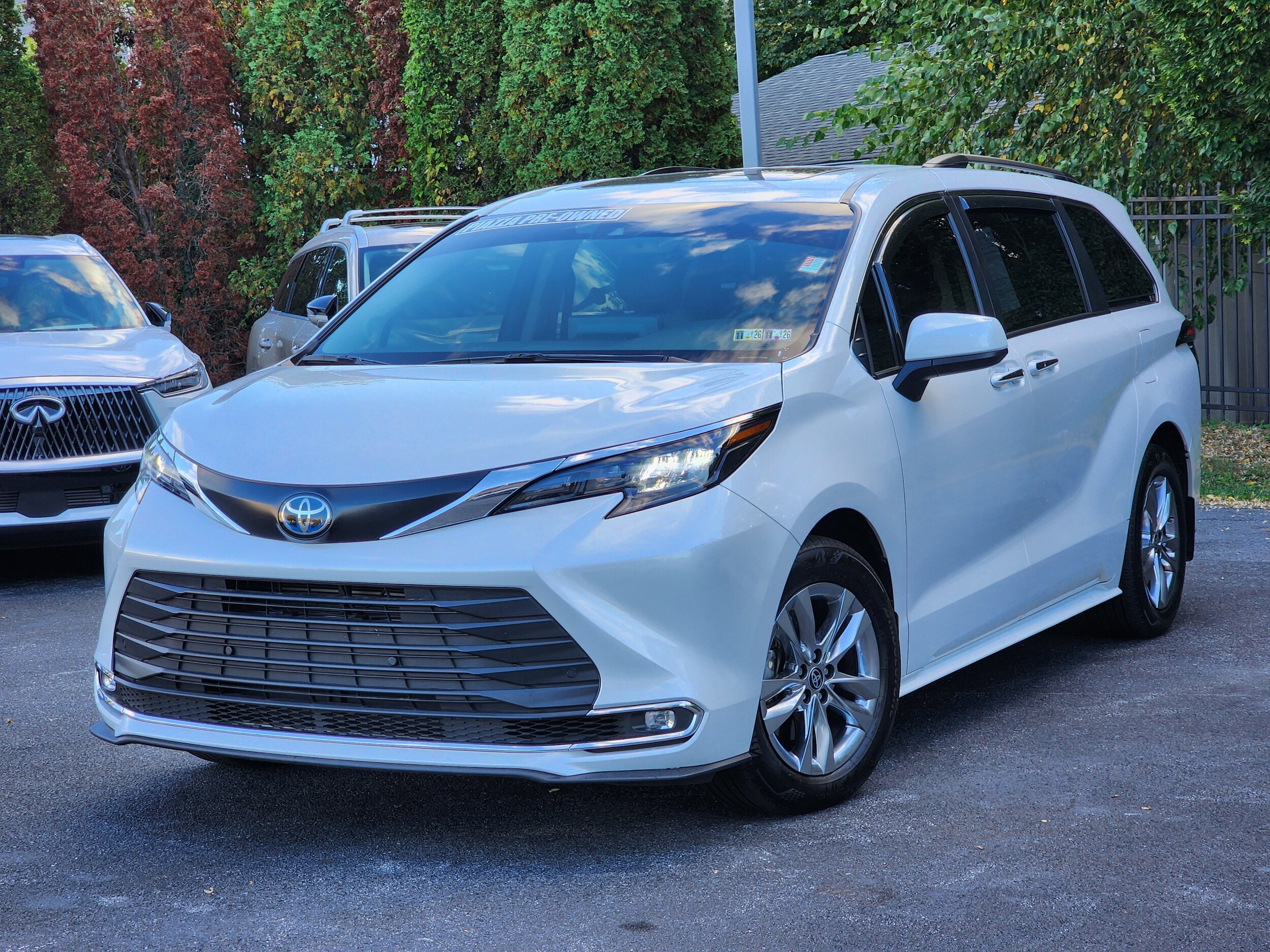 2024 Toyota Sienna XLE photo 3