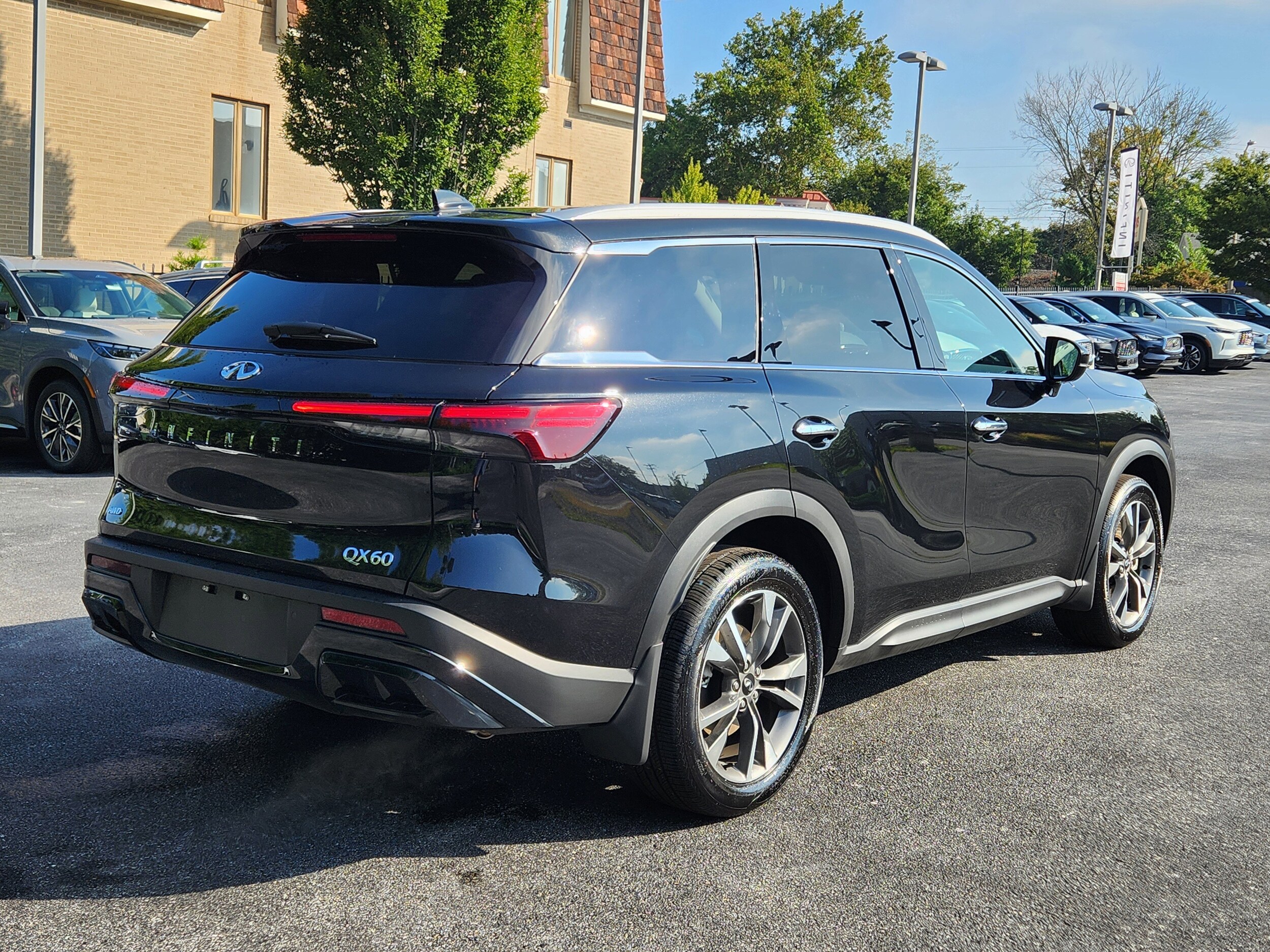 2025 Infiniti QX60 Luxe AWD photo 3