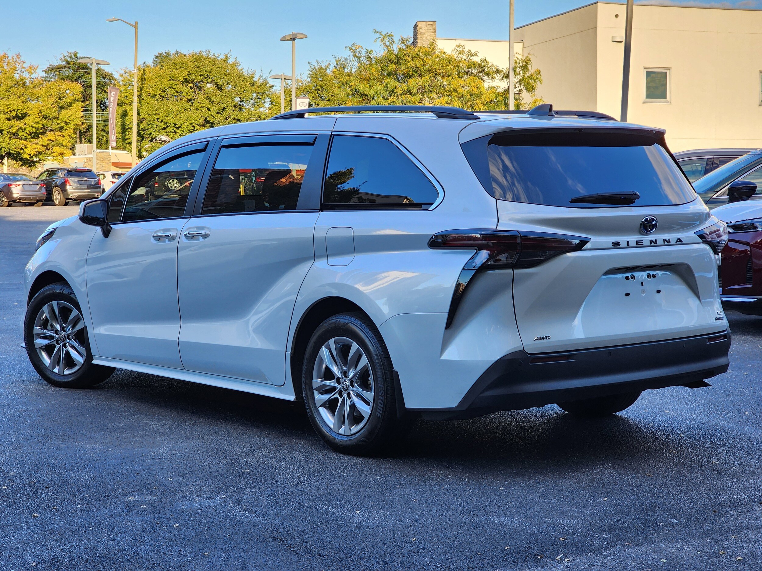 2024 Toyota Sienna XLE photo 2