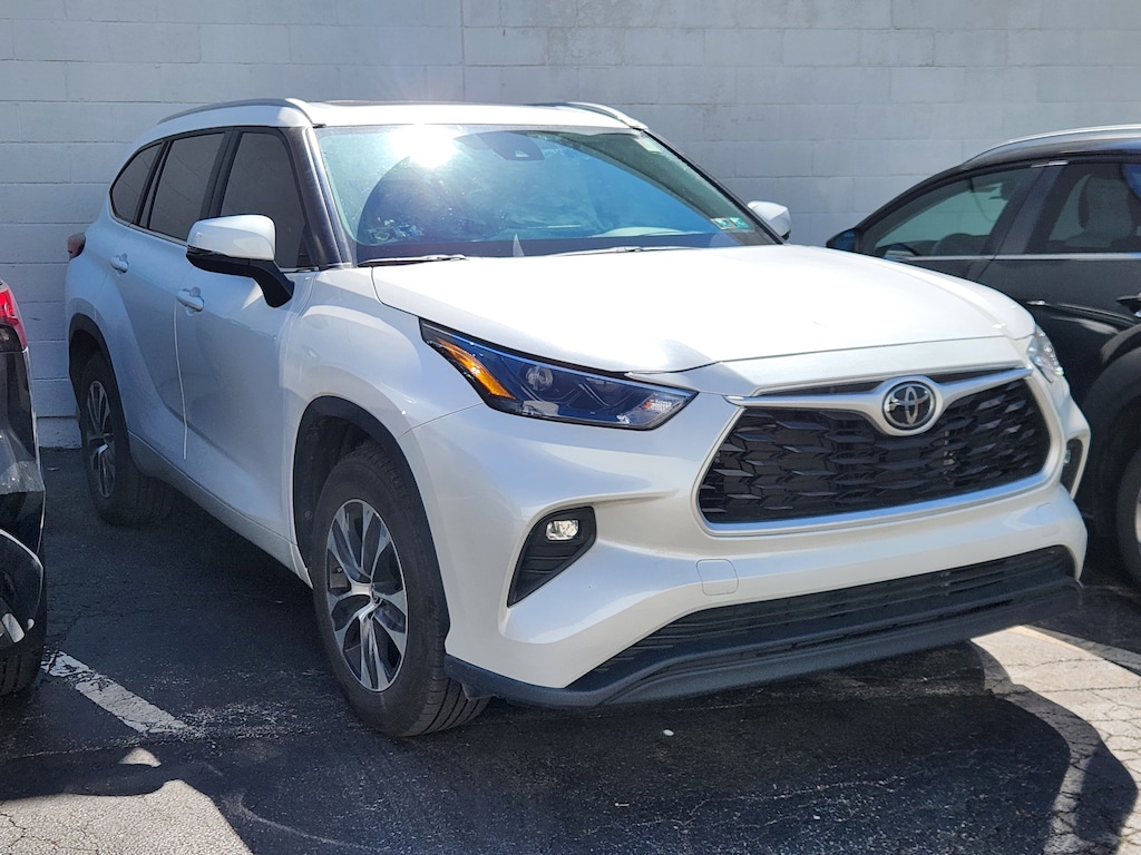 Used 2023 Toyota Highlander XLE XLE FWD