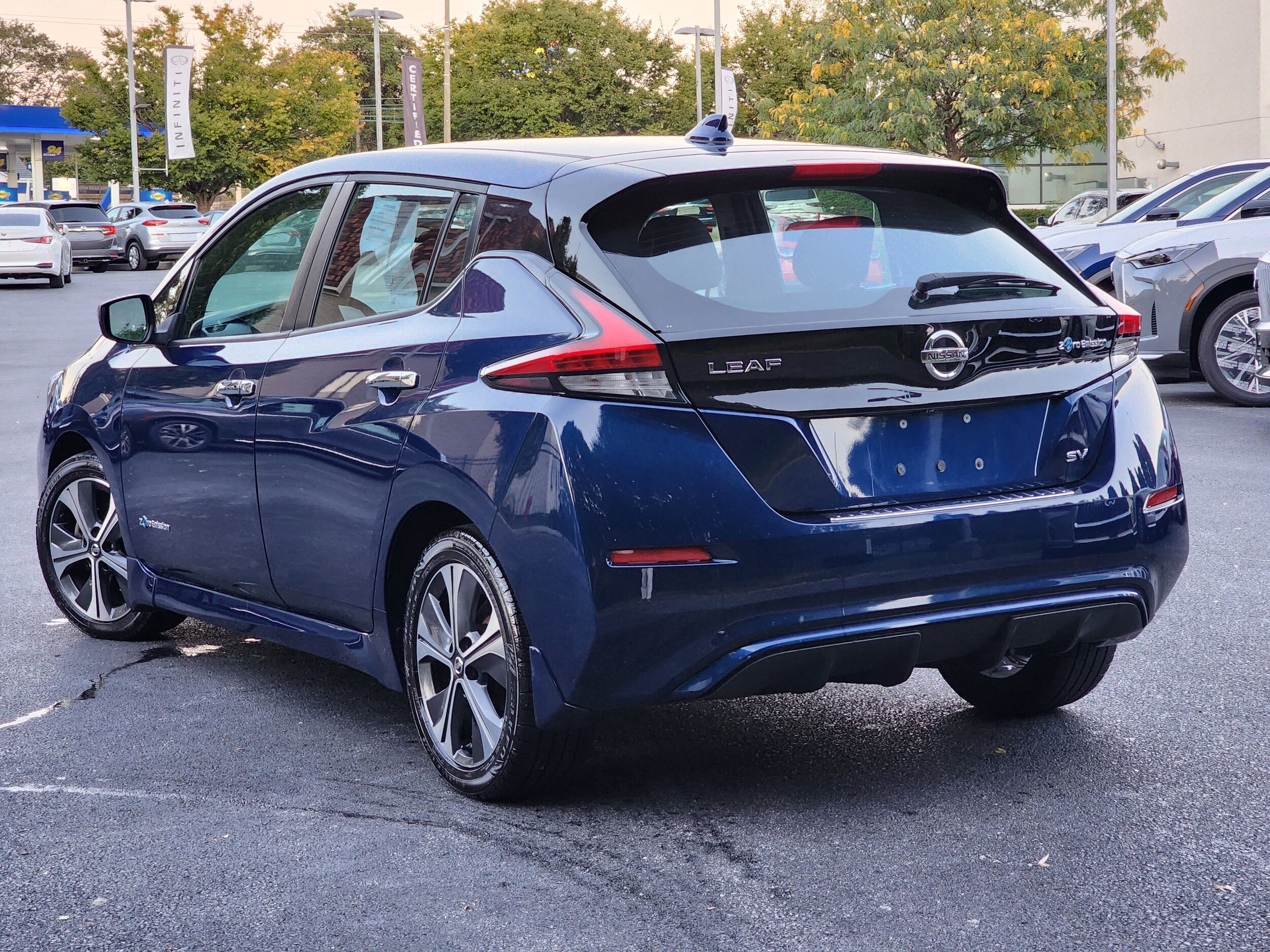 2018 Nissan Leaf SV photo 2