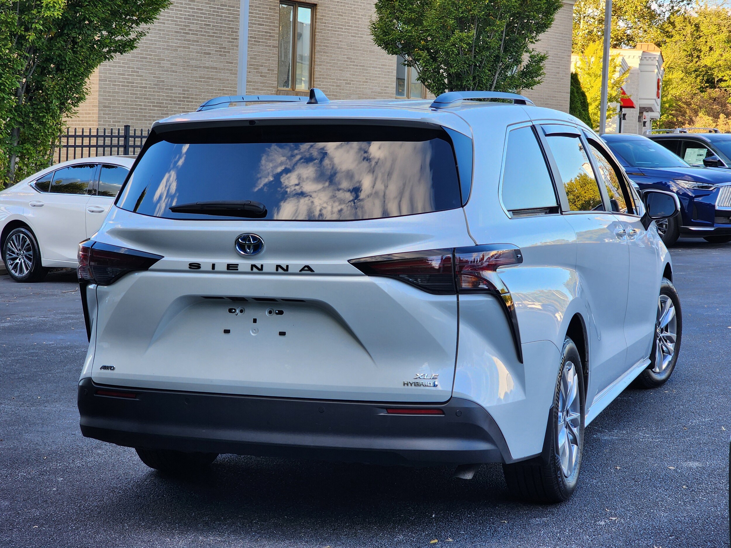 2024 Toyota Sienna XLE photo 4