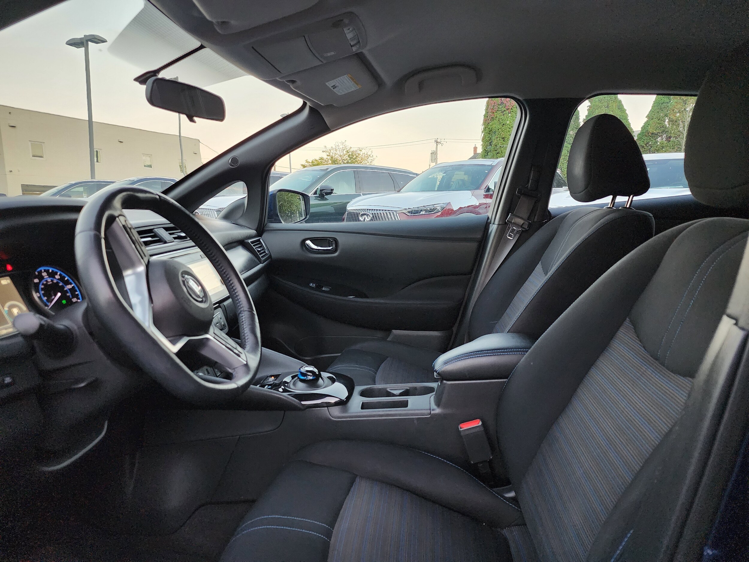 2018 Nissan Leaf SV photo 4