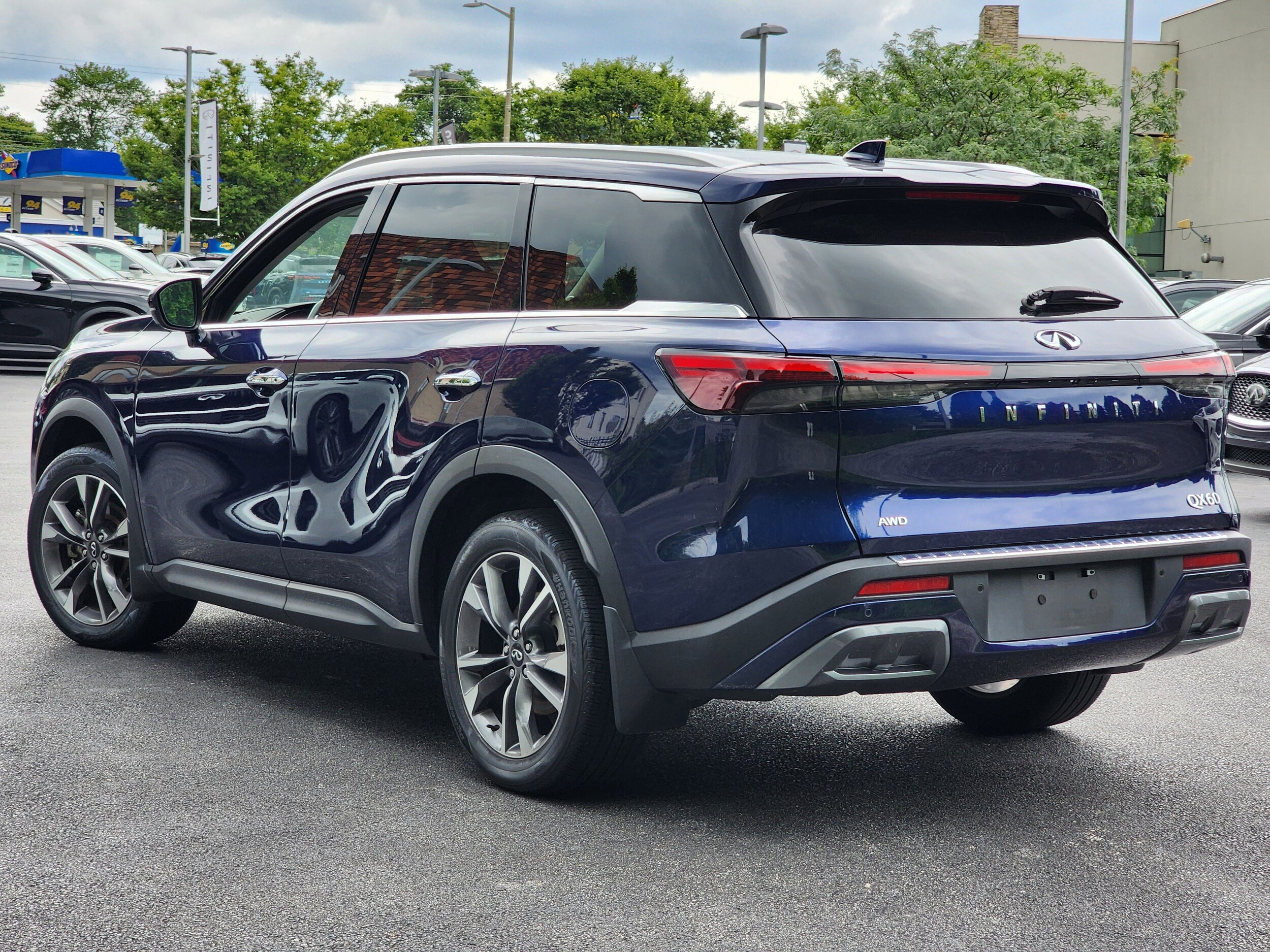 2022 Infiniti QX60 Luxe AWD photo 2