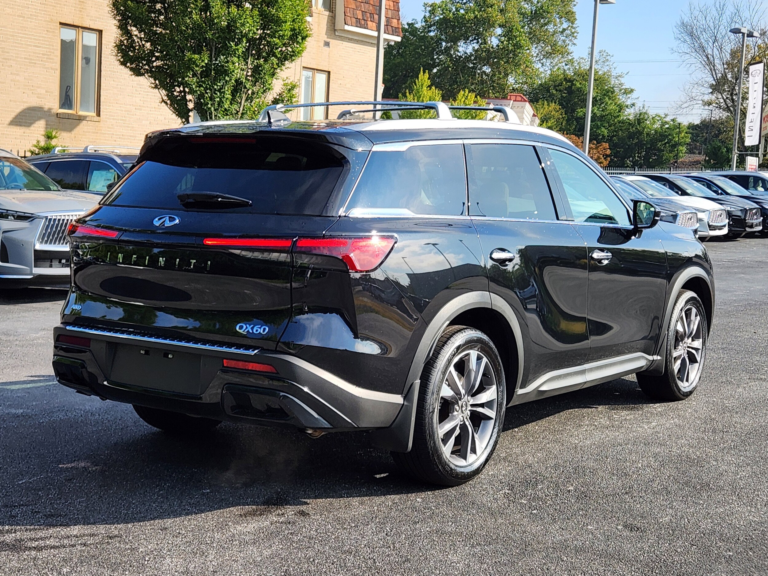 2025 Infiniti QX60 Luxe AWD photo 3