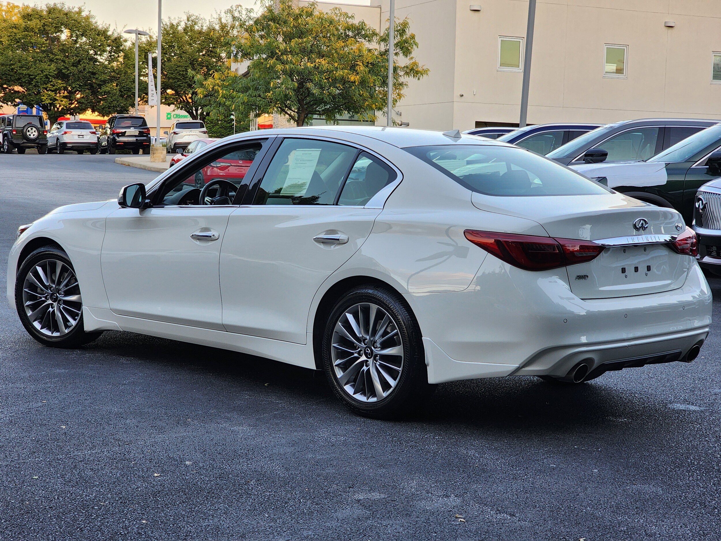 2022 Infiniti Q50 LUXE AWD photo 2