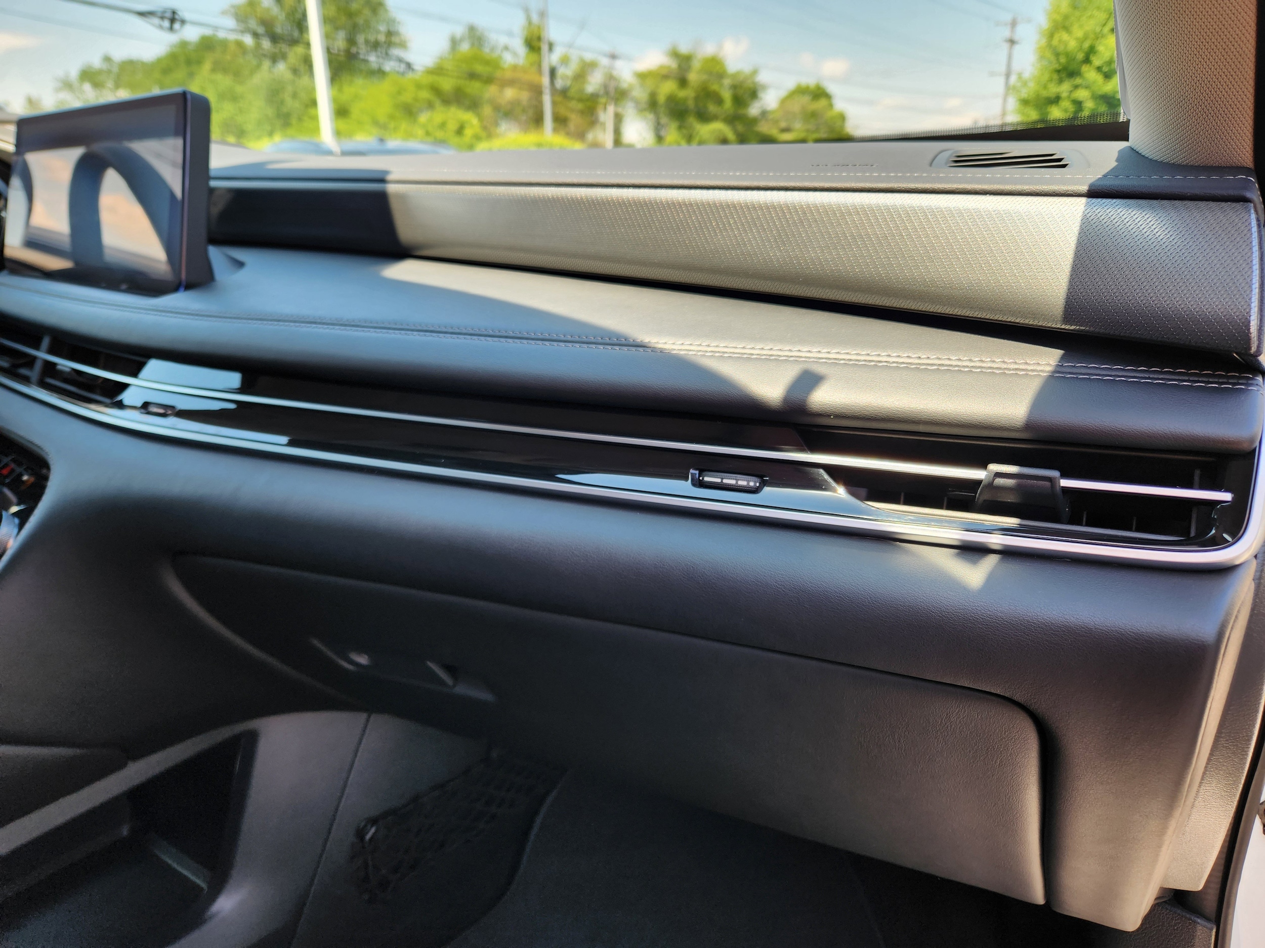 2025 INFINITI QX60 LUXE - Photo 17