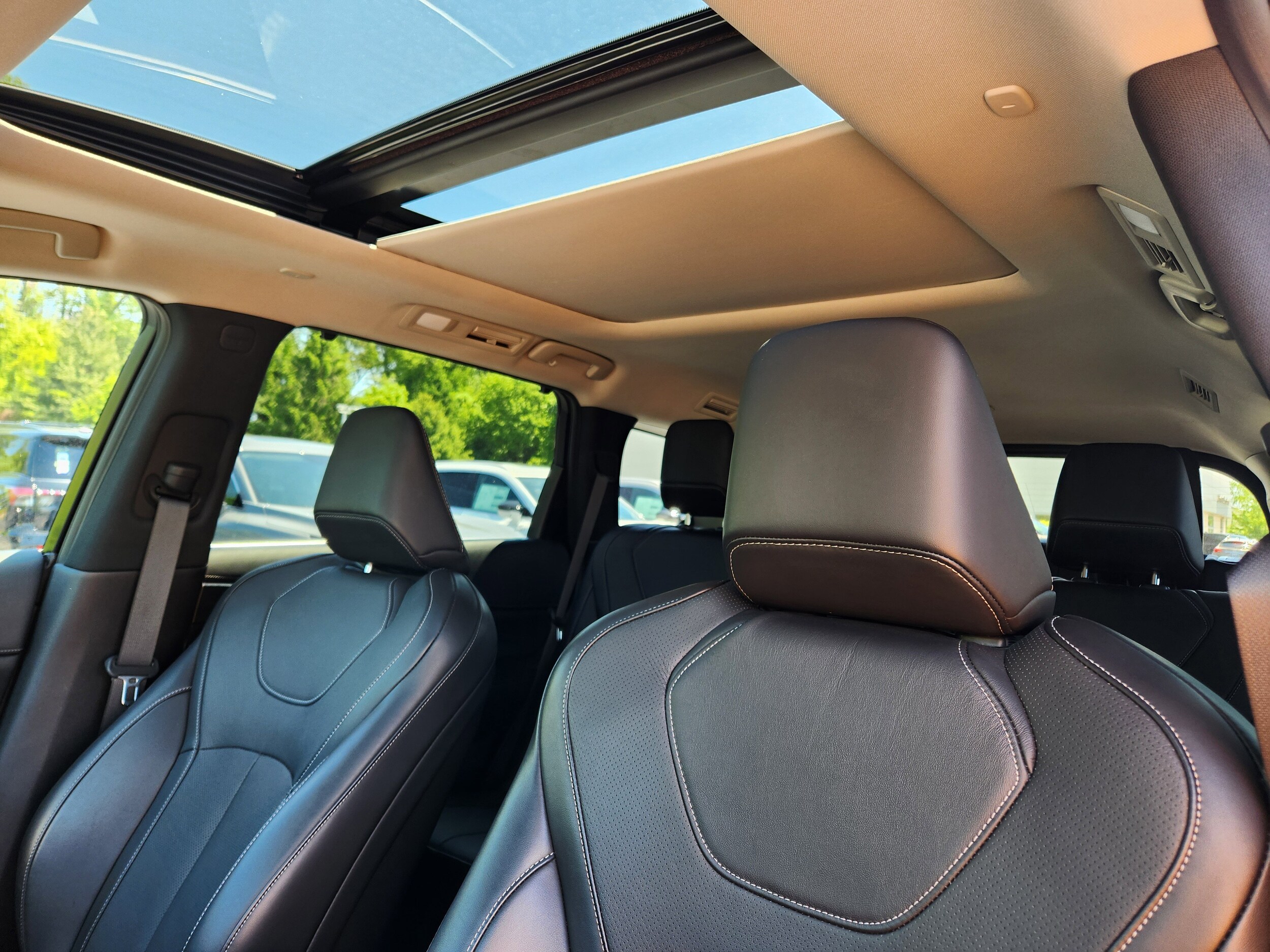 2025 INFINITI QX60 LUXE - Photo 12