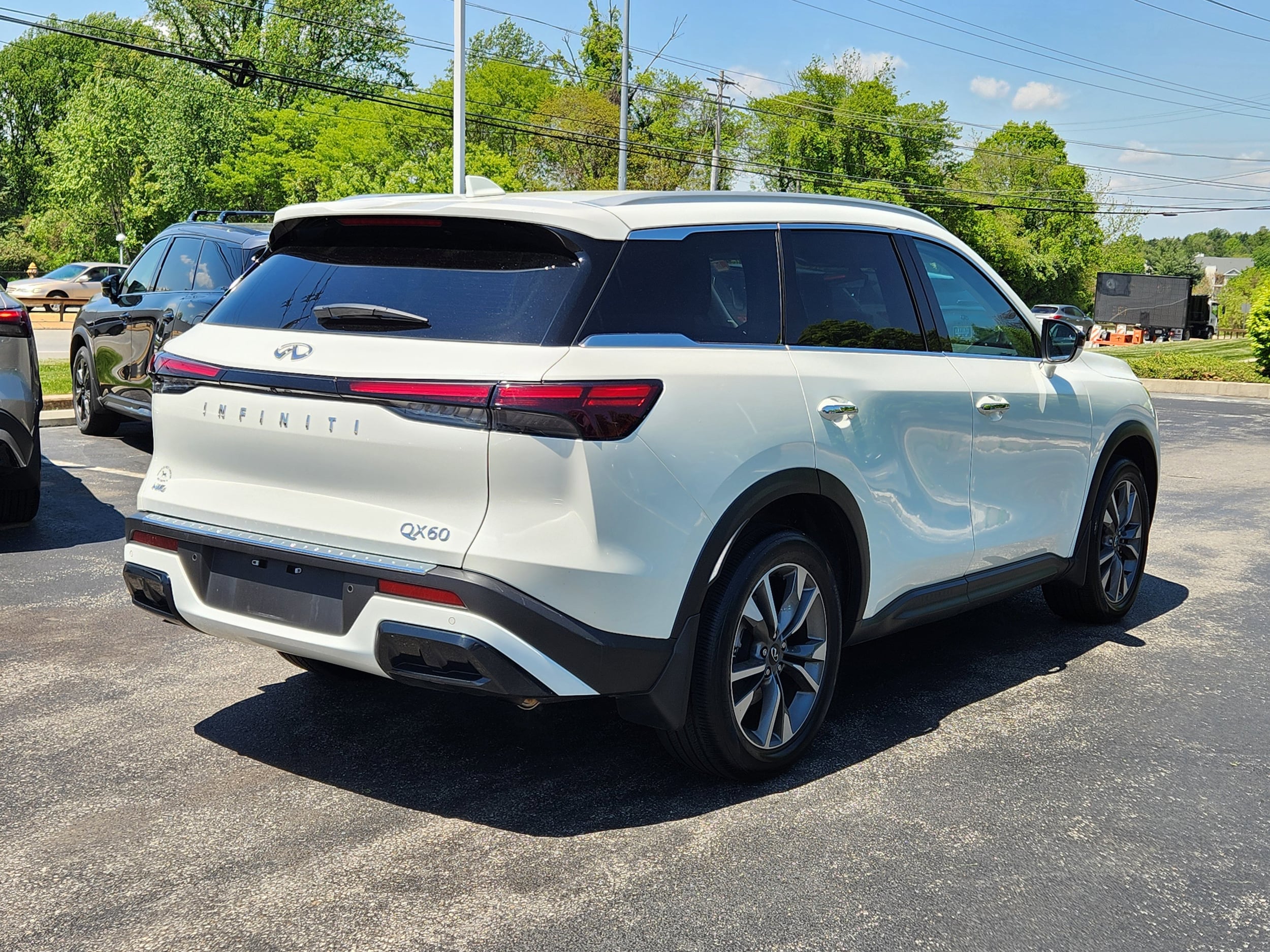 2025 INFINITI QX60 LUXE - Photo 4