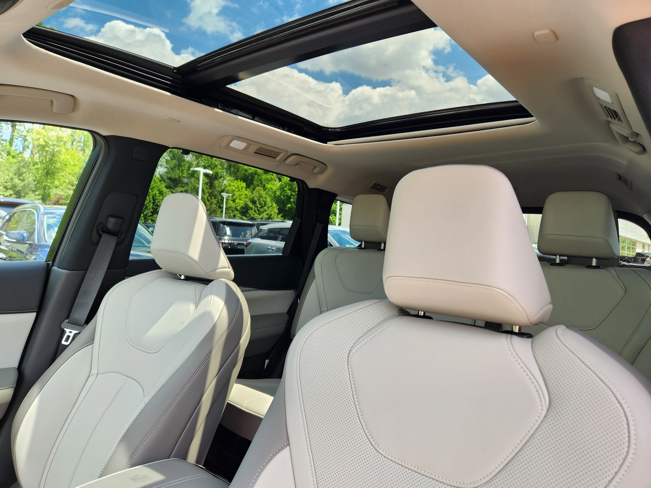 2026 INFINITI QX60 LUXE - Photo 12