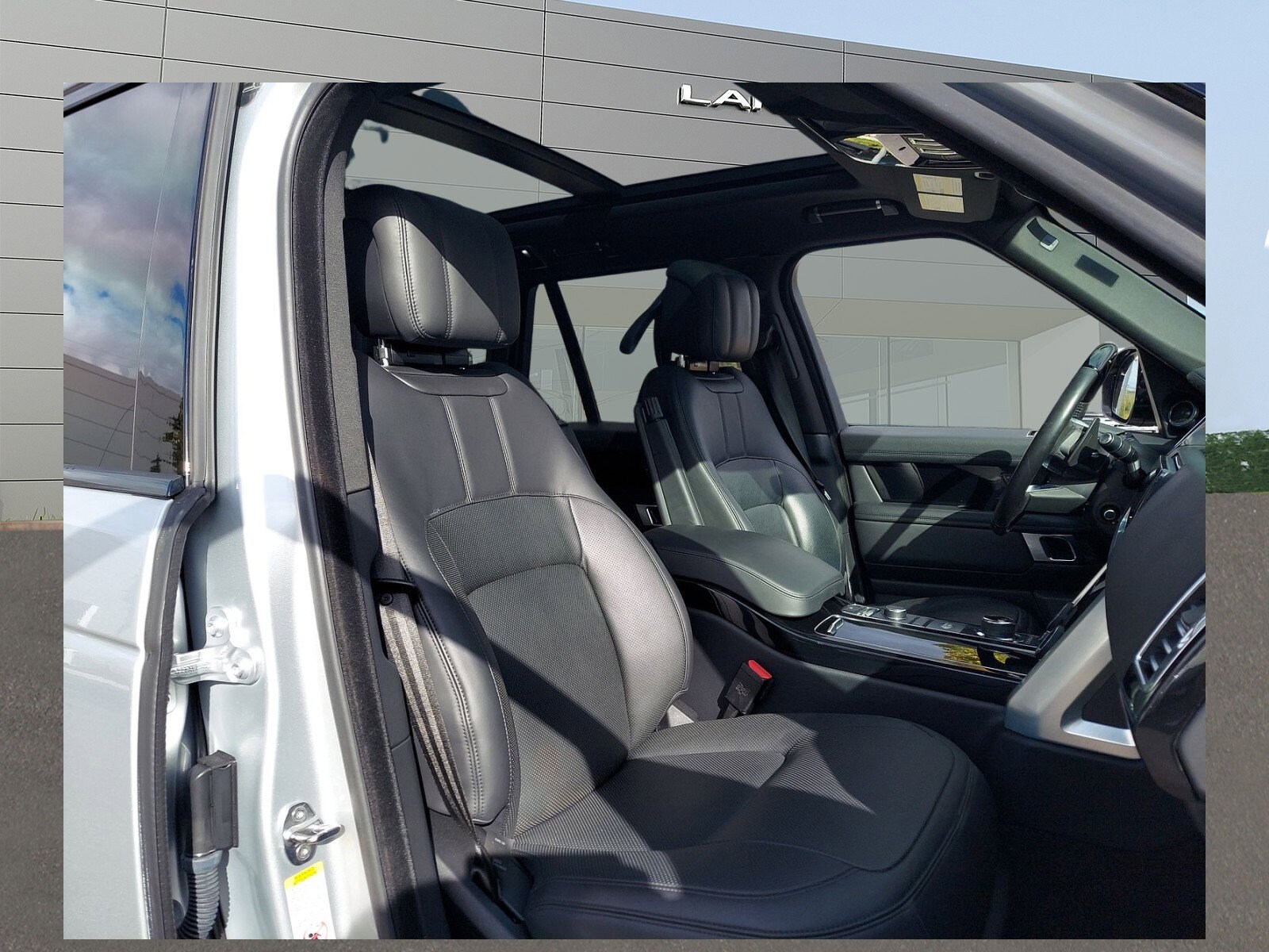 2019 Land Rover Range Rover SuperCharged photo 3