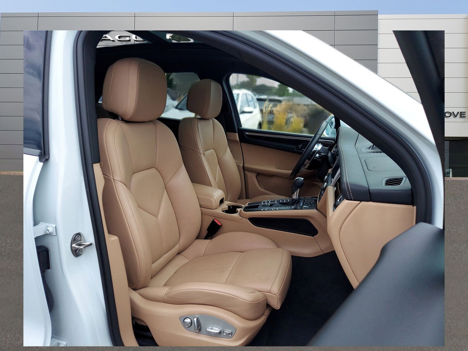 2021 Porsche Macan S photo 3