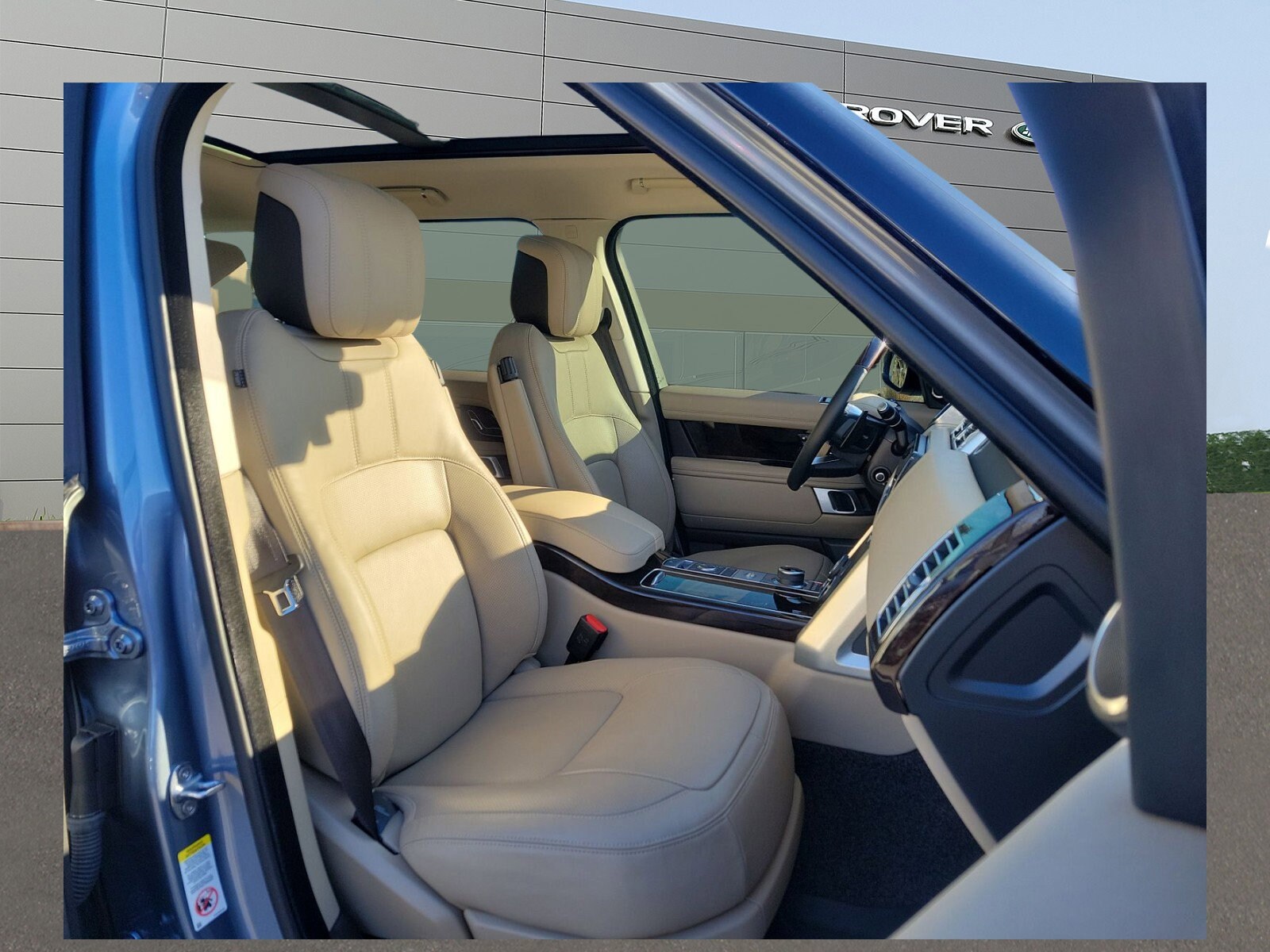 2021 Land Rover Range Rover photo 3