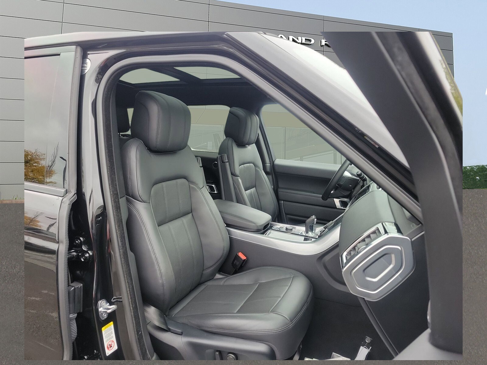 2019 Land Rover Range Rover Sport HSE photo 2