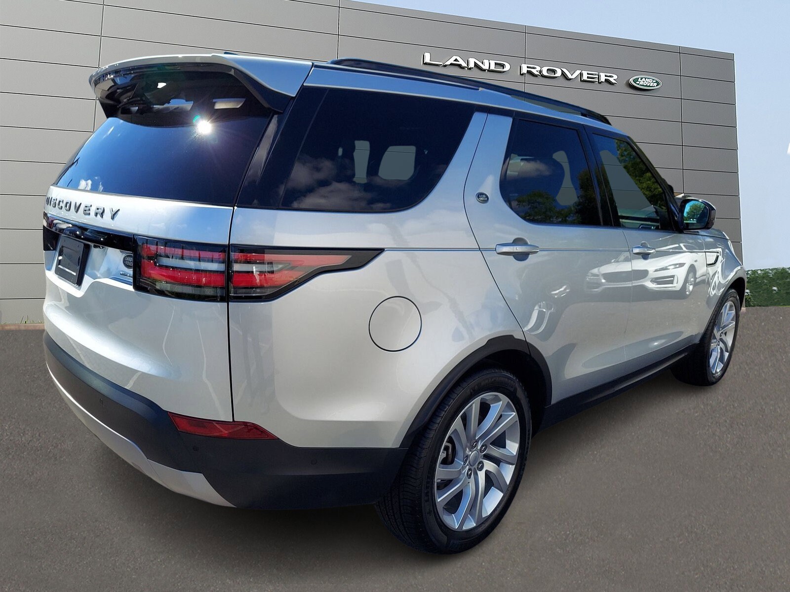 2020 Land Rover Discovery HSE photo 2
