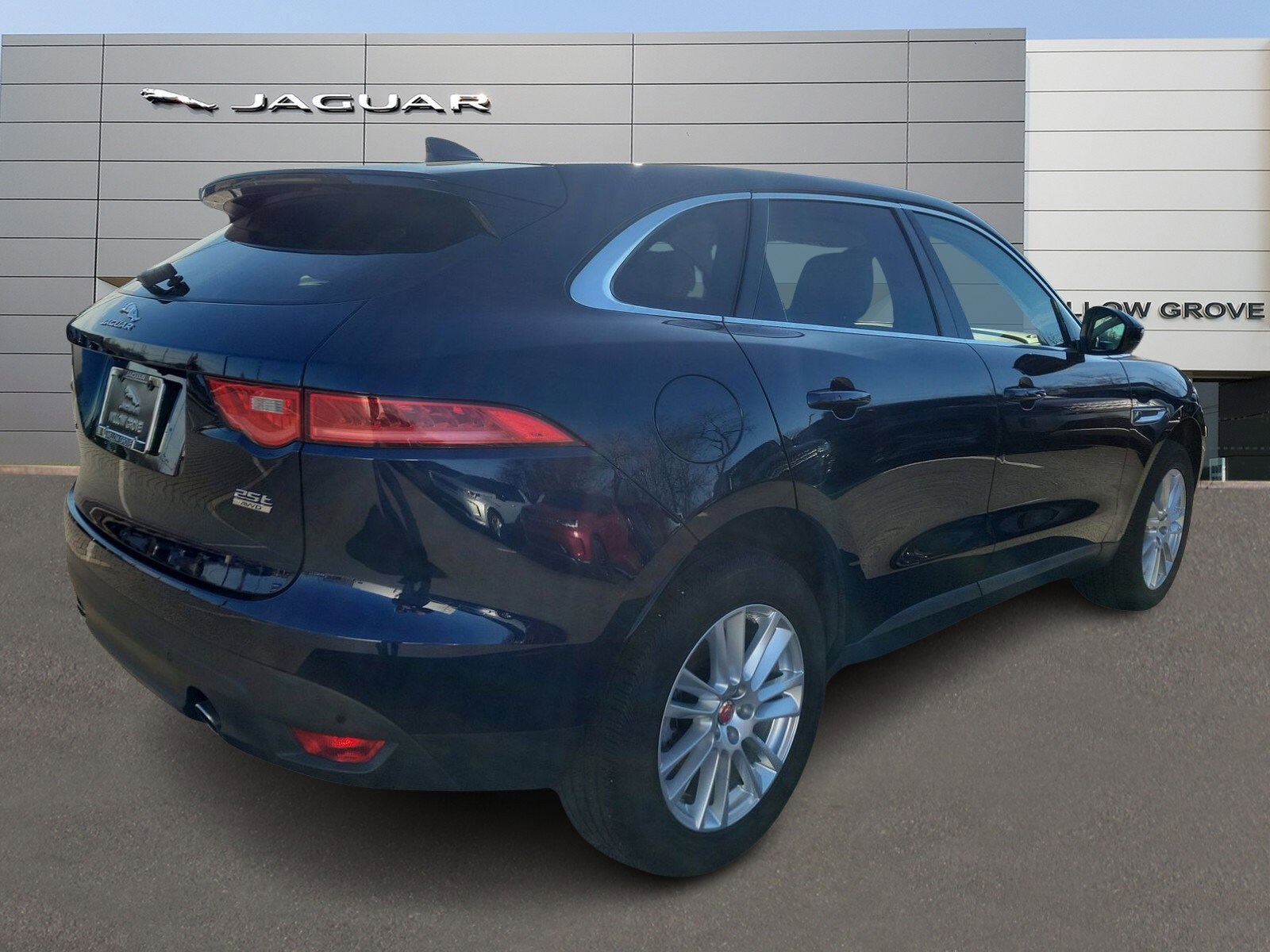 2020 Jaguar F-PACE Prestige photo 2