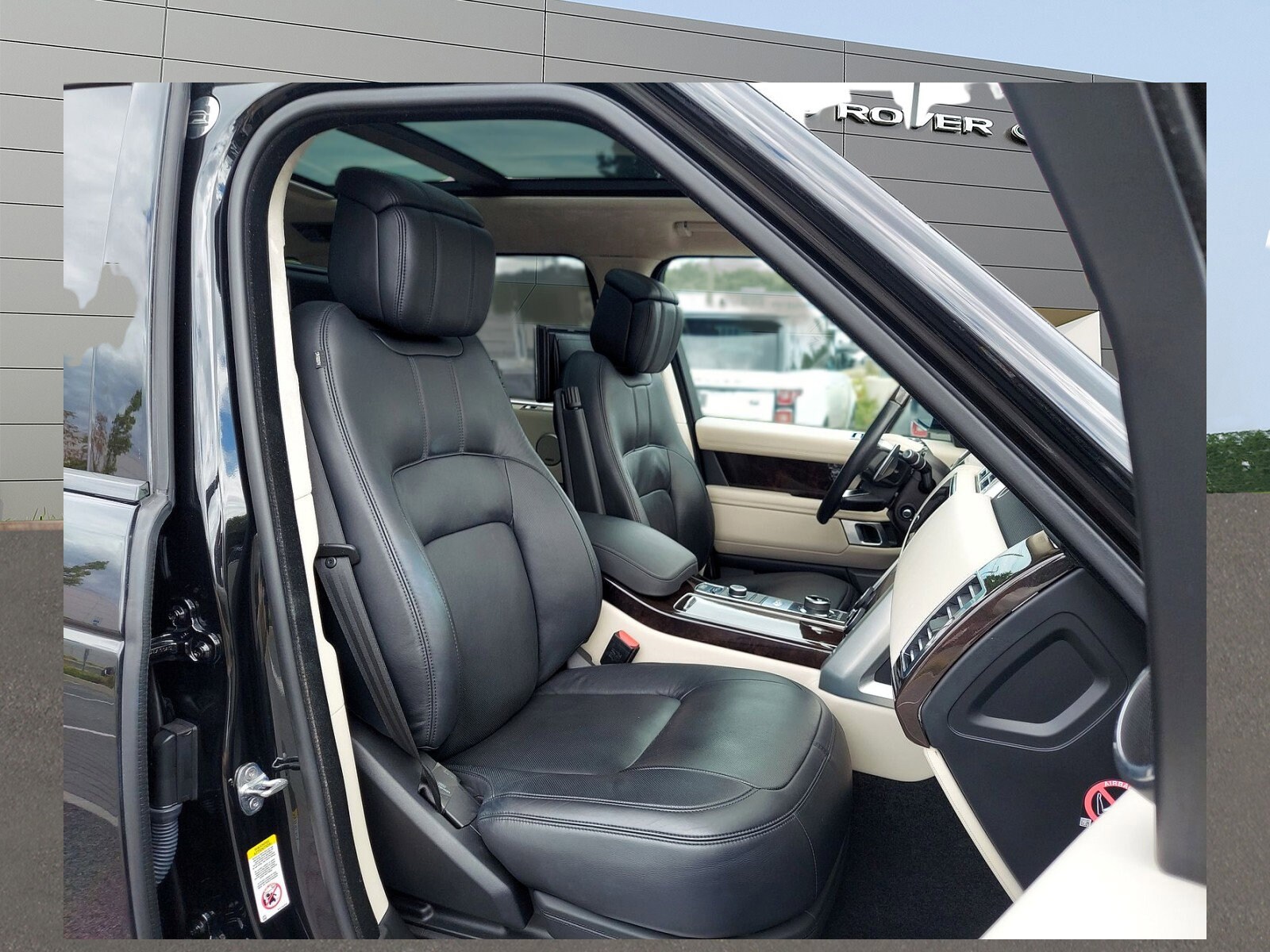 2018 Land Rover Range Rover SuperCharged Autobiography LWB photo 2