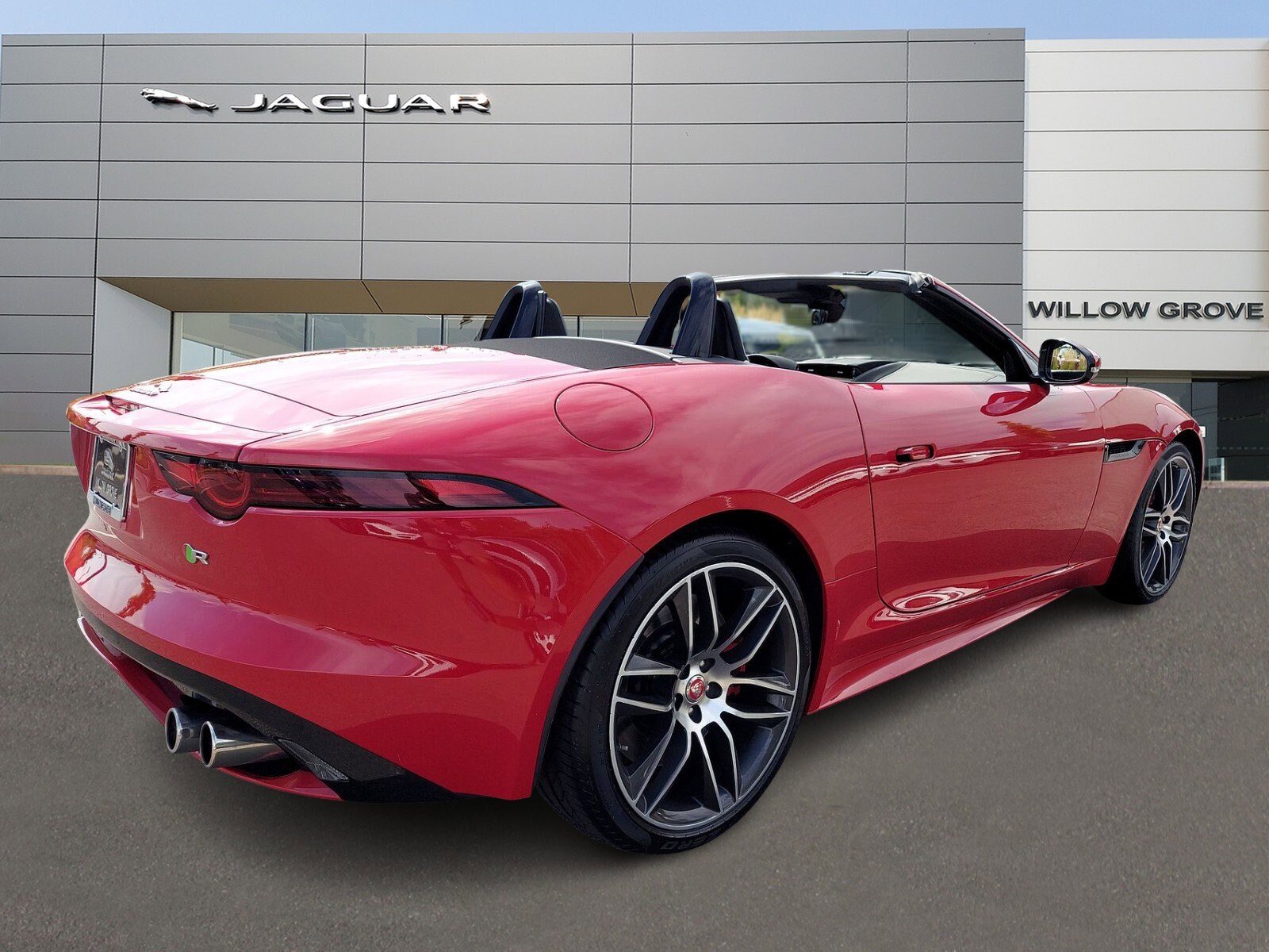2020 Jaguar F-TYPE R photo 2